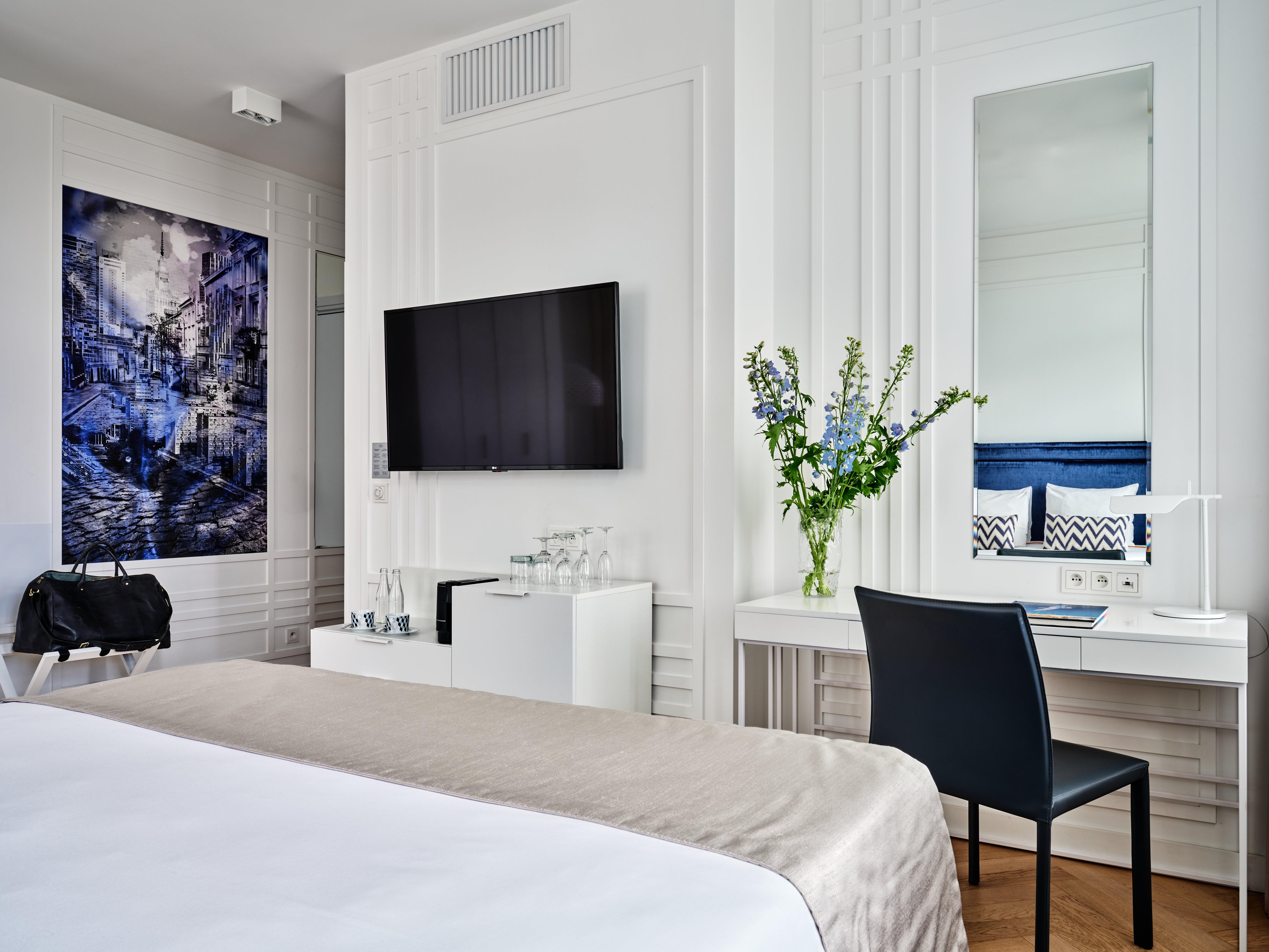 Double Queen Size Bed