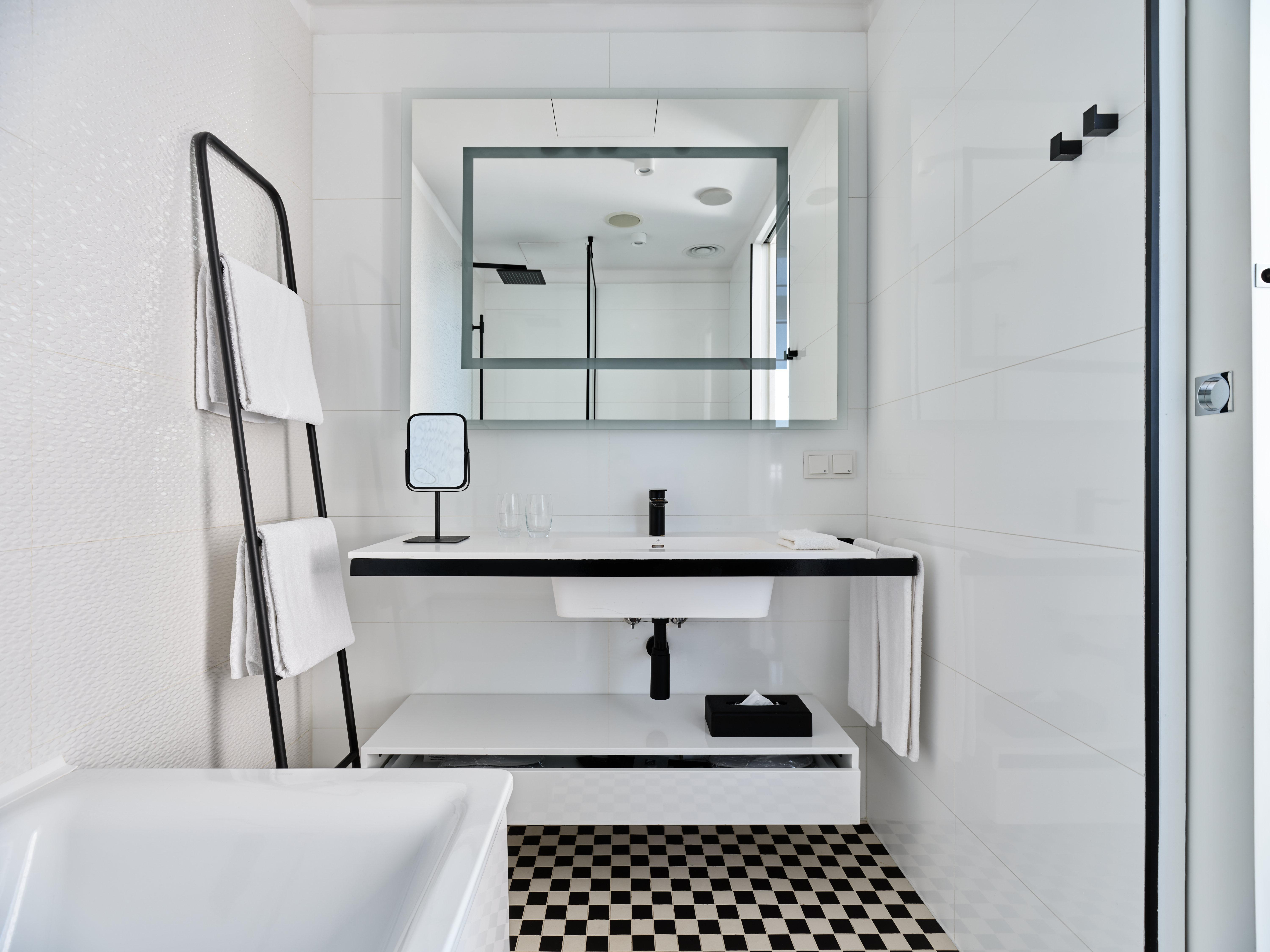 Suite City View Queen Bed