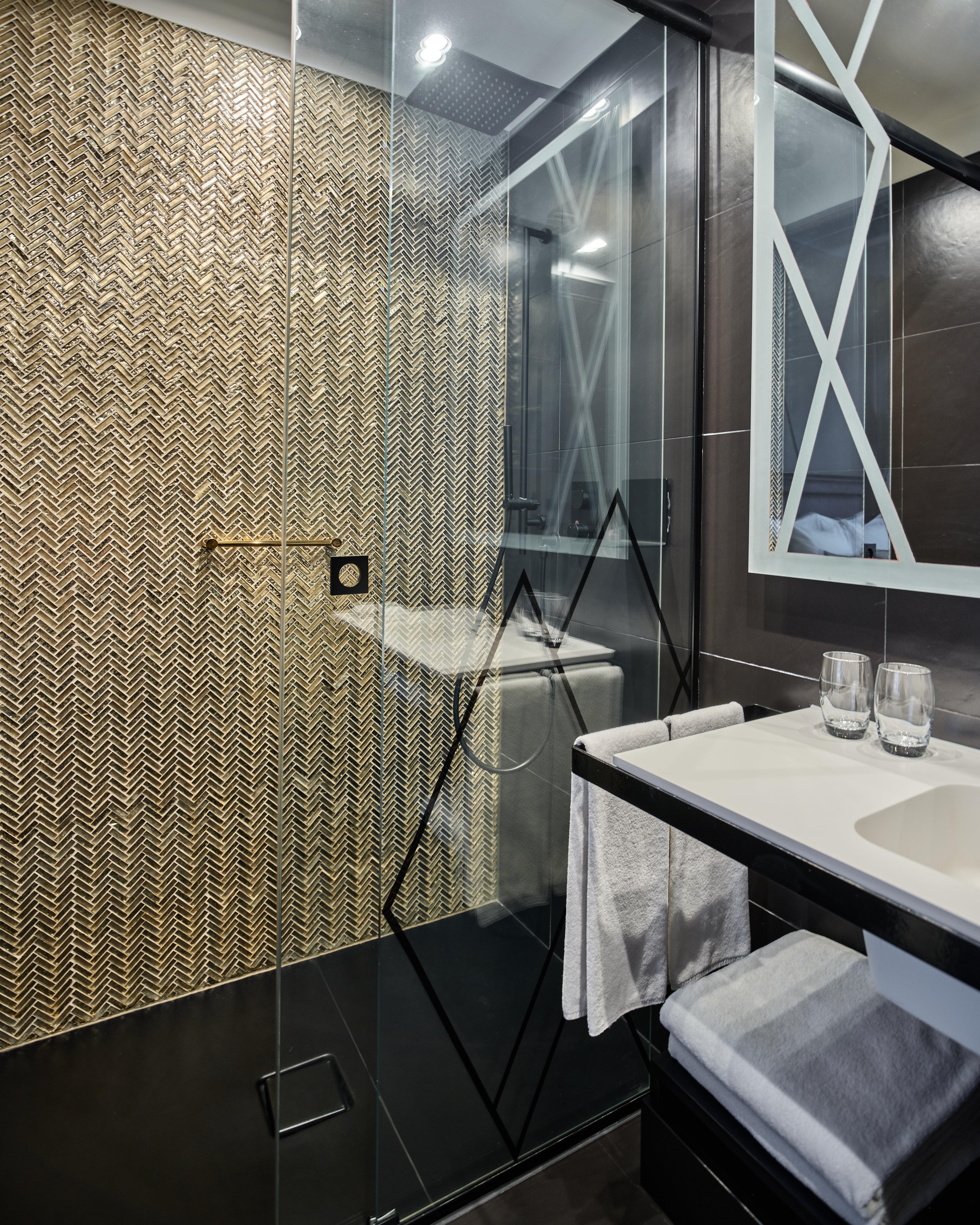 Suite Queen Size Bed