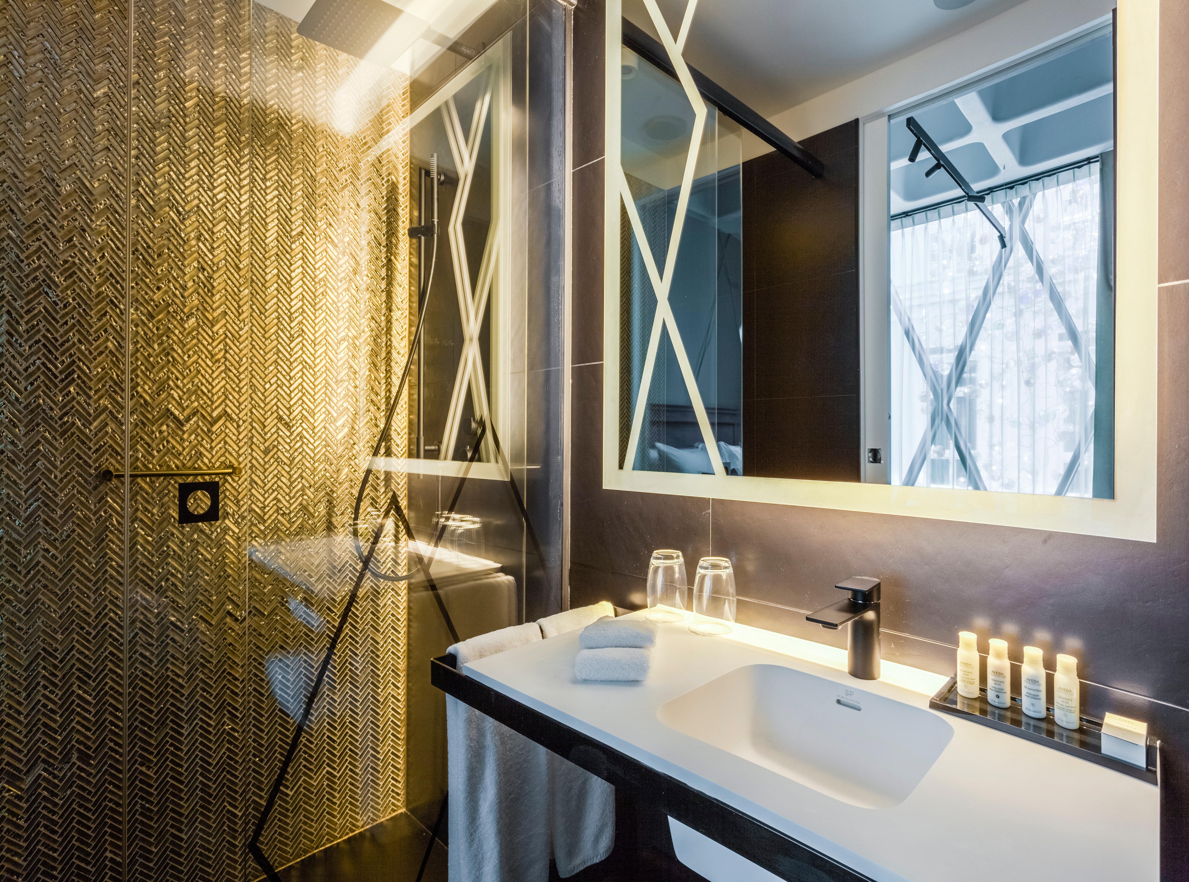 Double Queen Size Bed