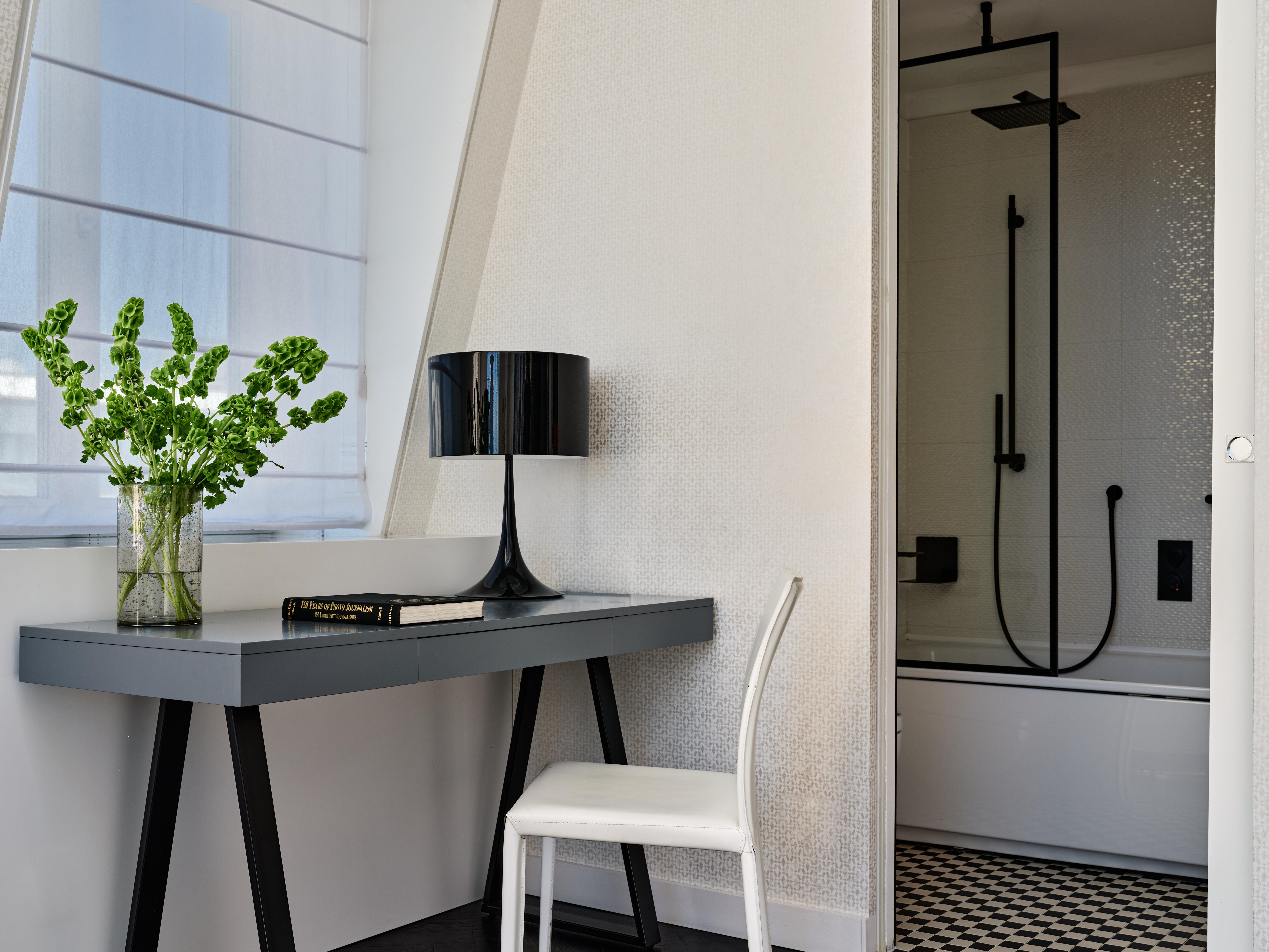 Suite City View Queen Bed