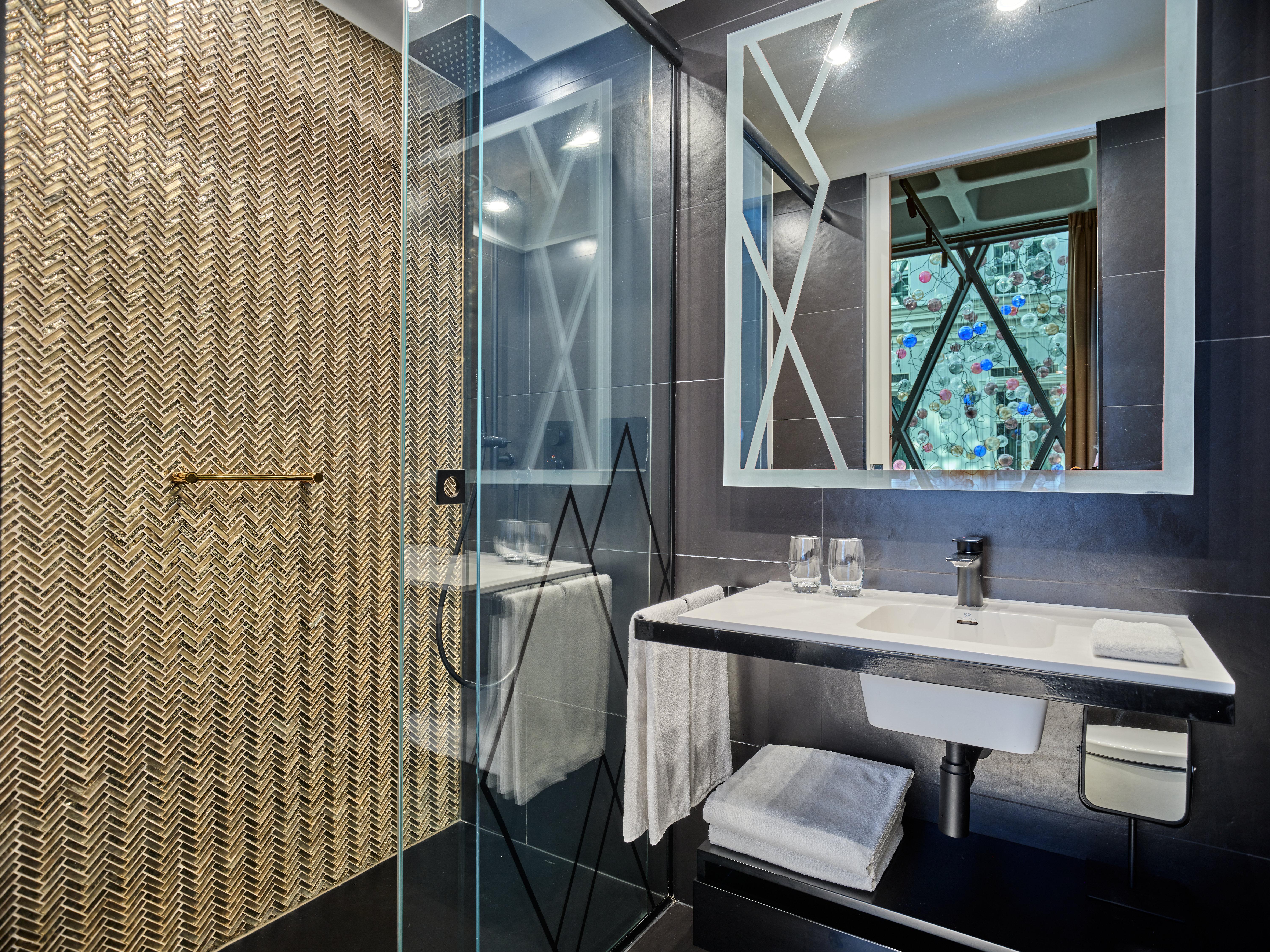 Suite Queen Size Bed