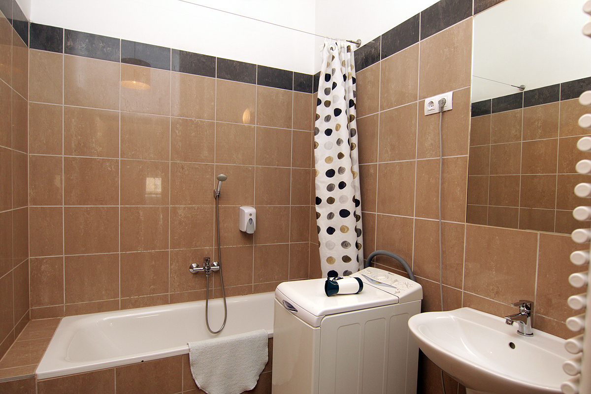 Apartment Capacity 6 Three Bedroom