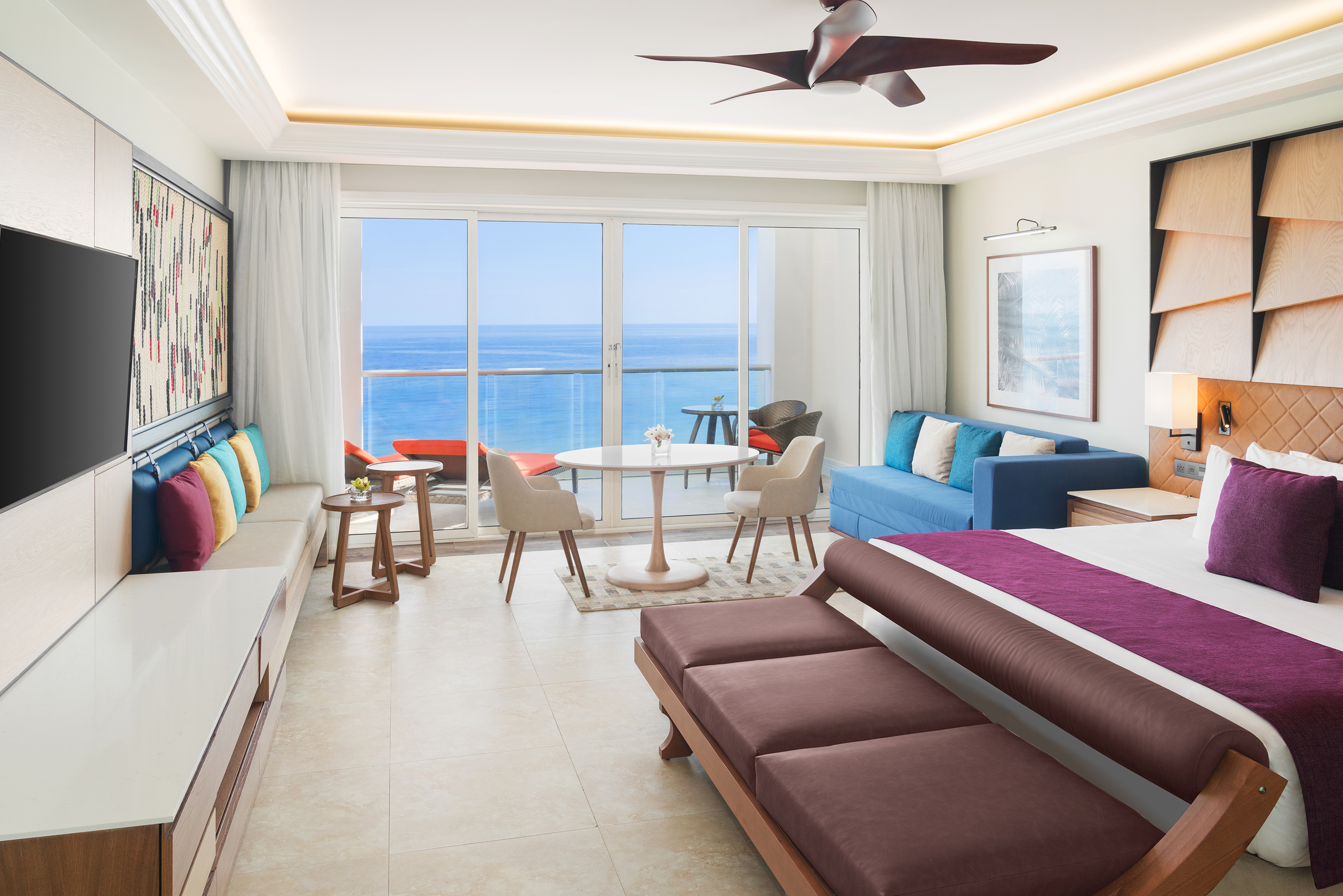 Junior Suite Ocean Front King Bed