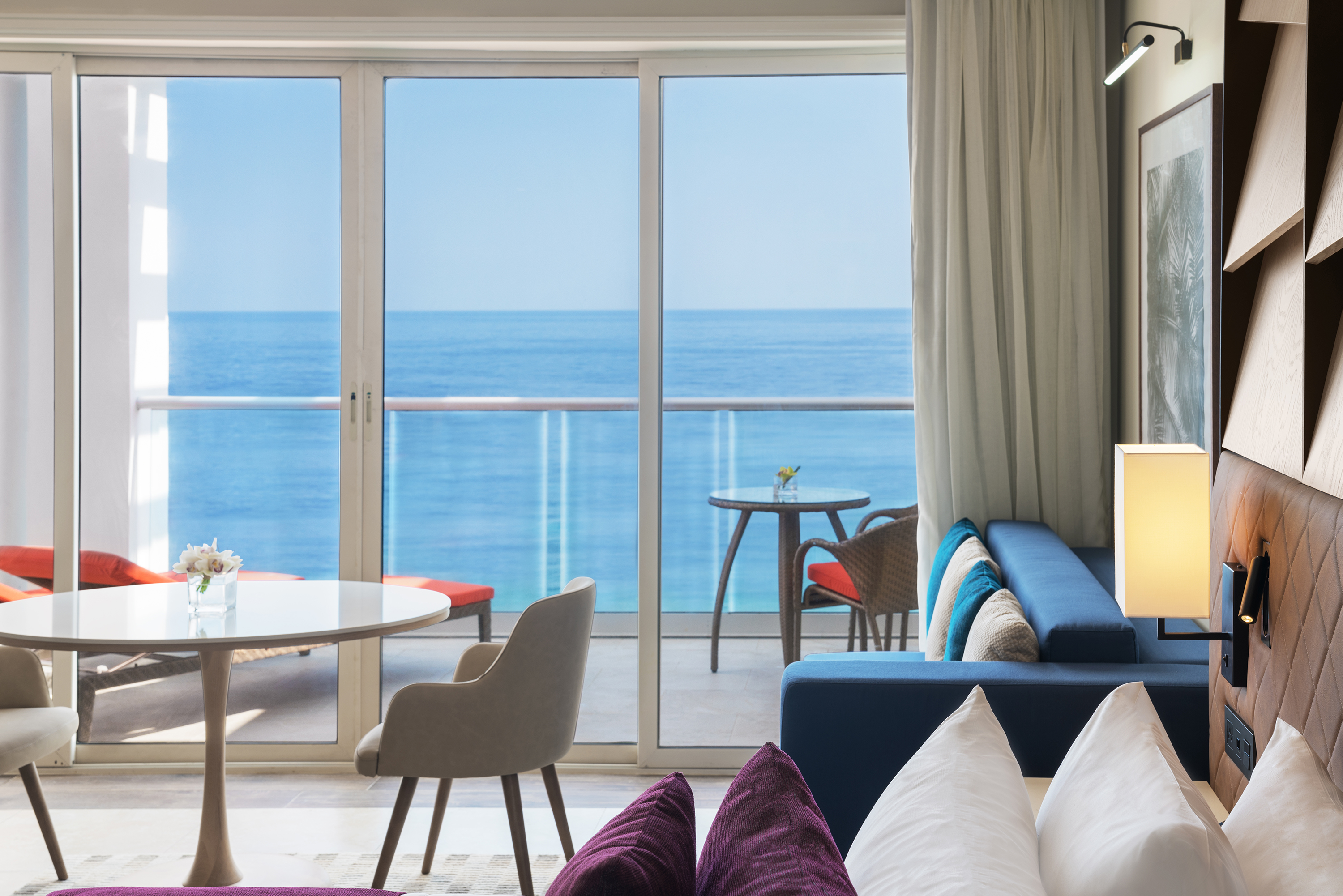 Junior Suite Ocean Front King Bed