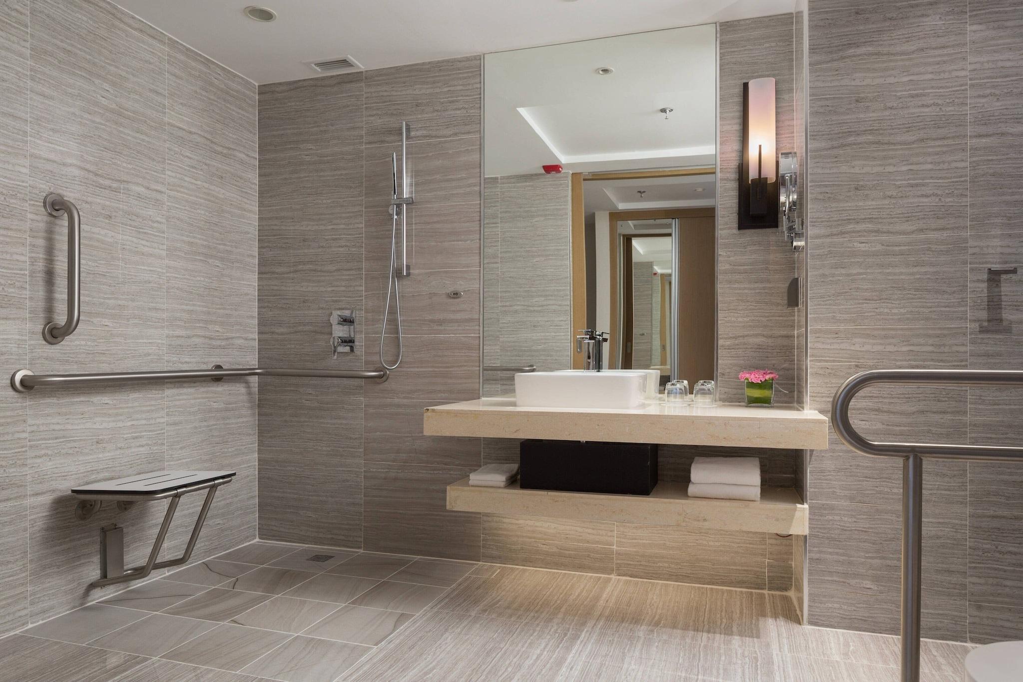 Double Deluxe King Bed