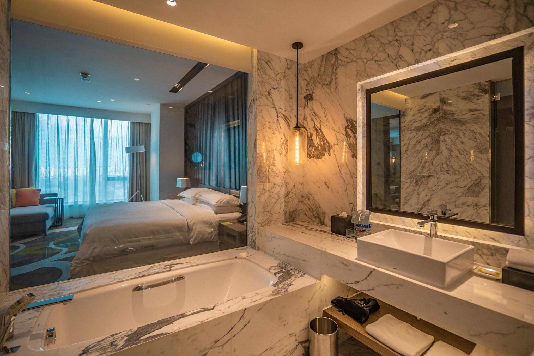 Suite King Bed One Bedroom 