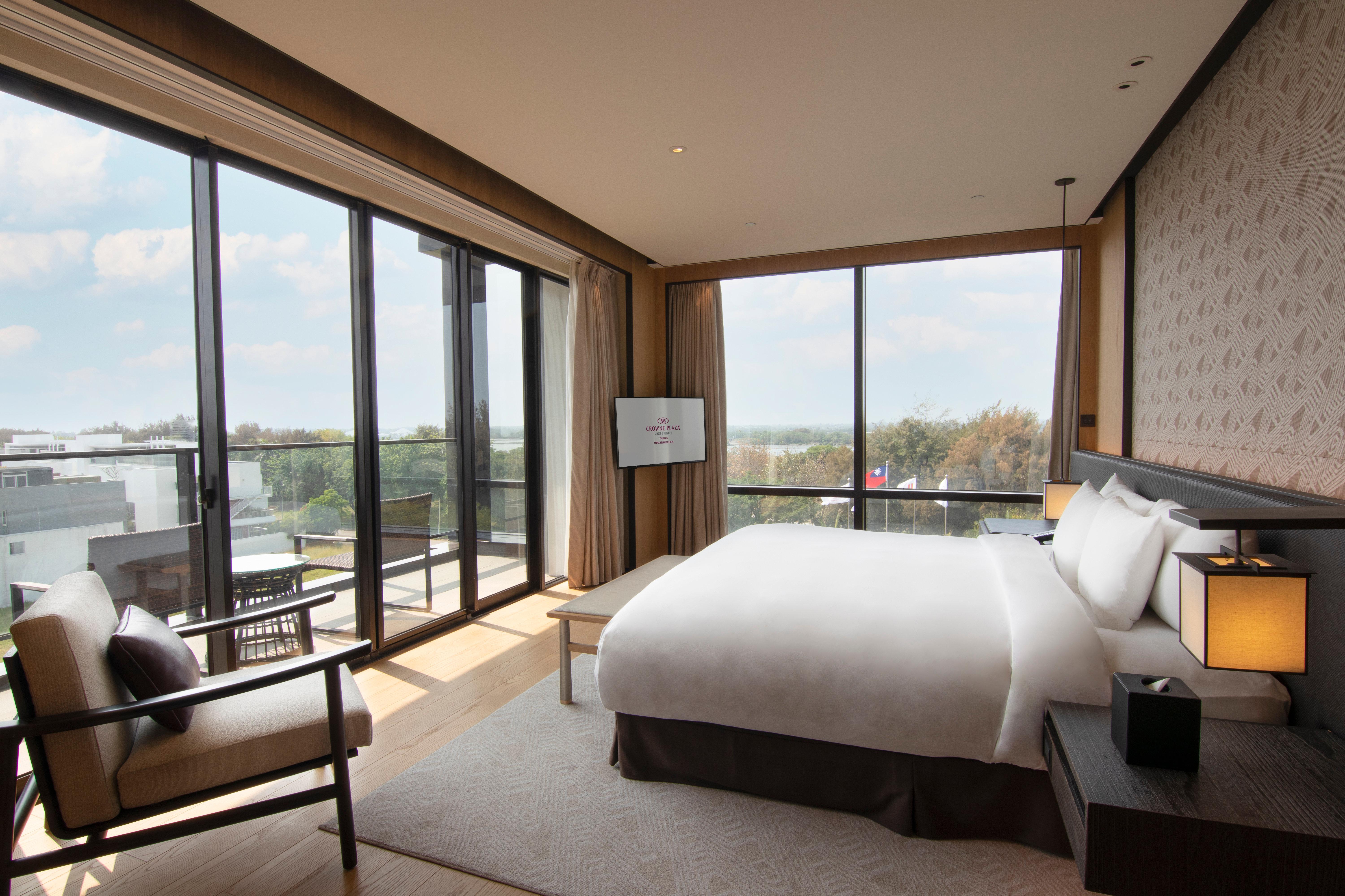 Junior Suite King Size Bed