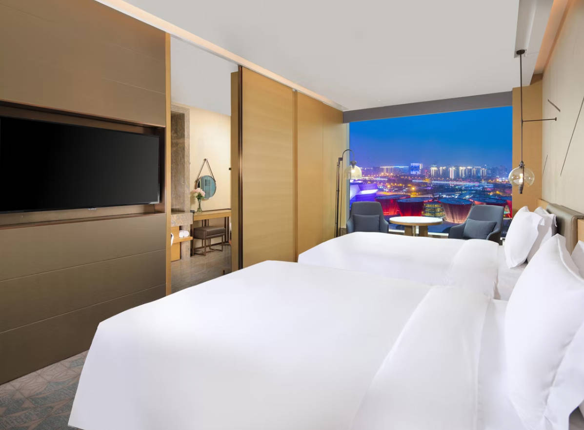 Twin Club with Views