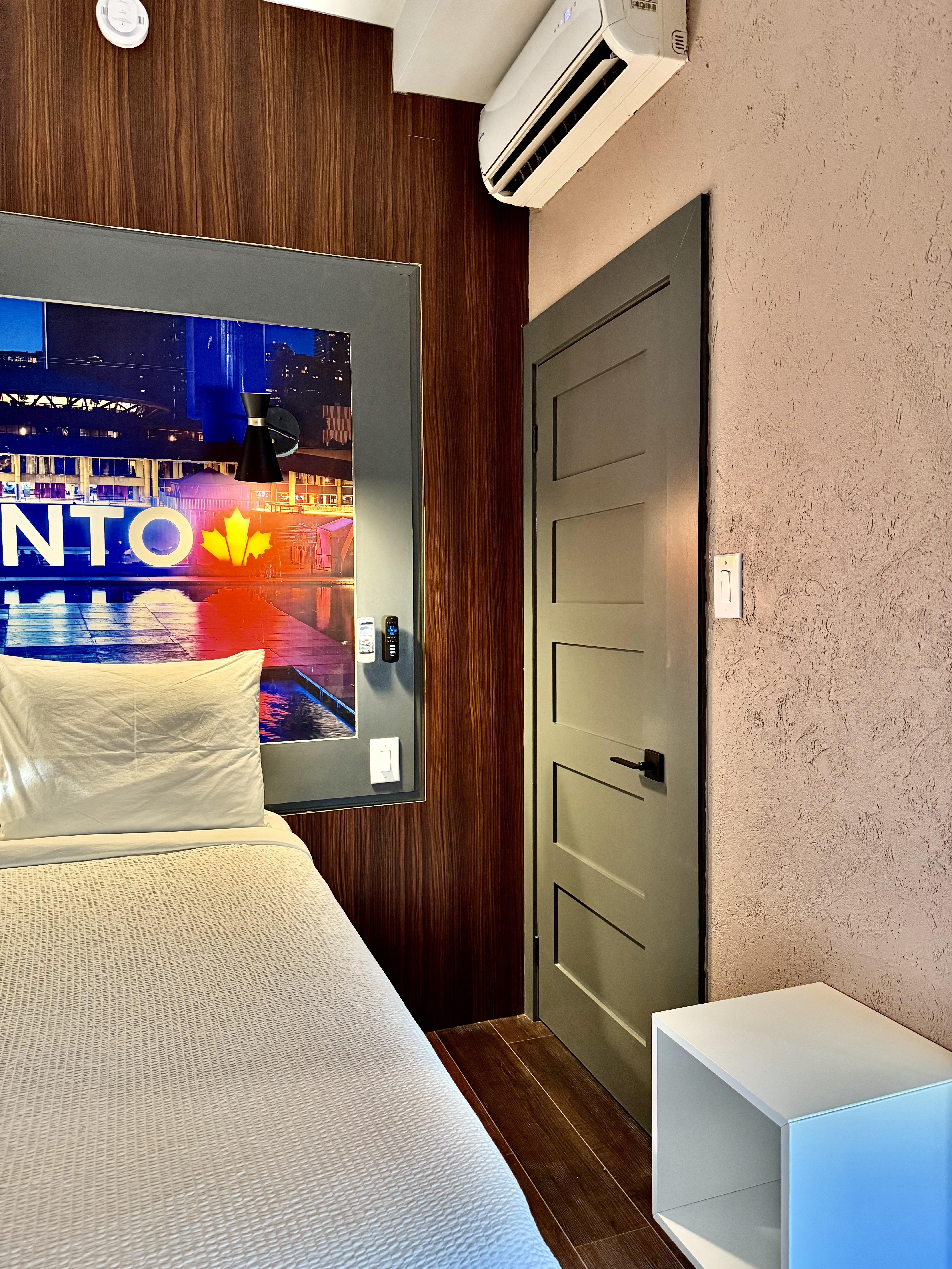 Single Queen Size Bed