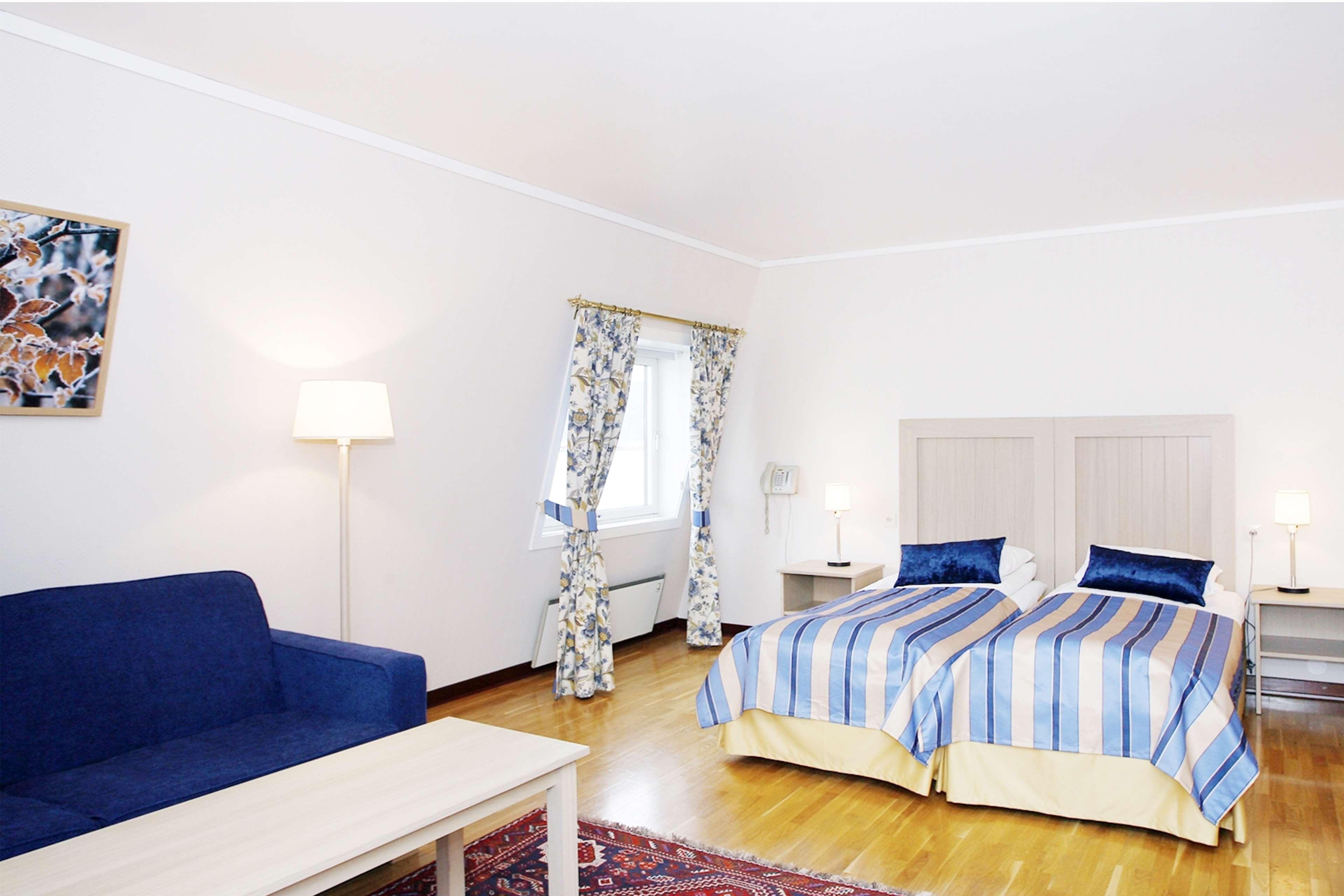 Double Single Superior Queen Bed