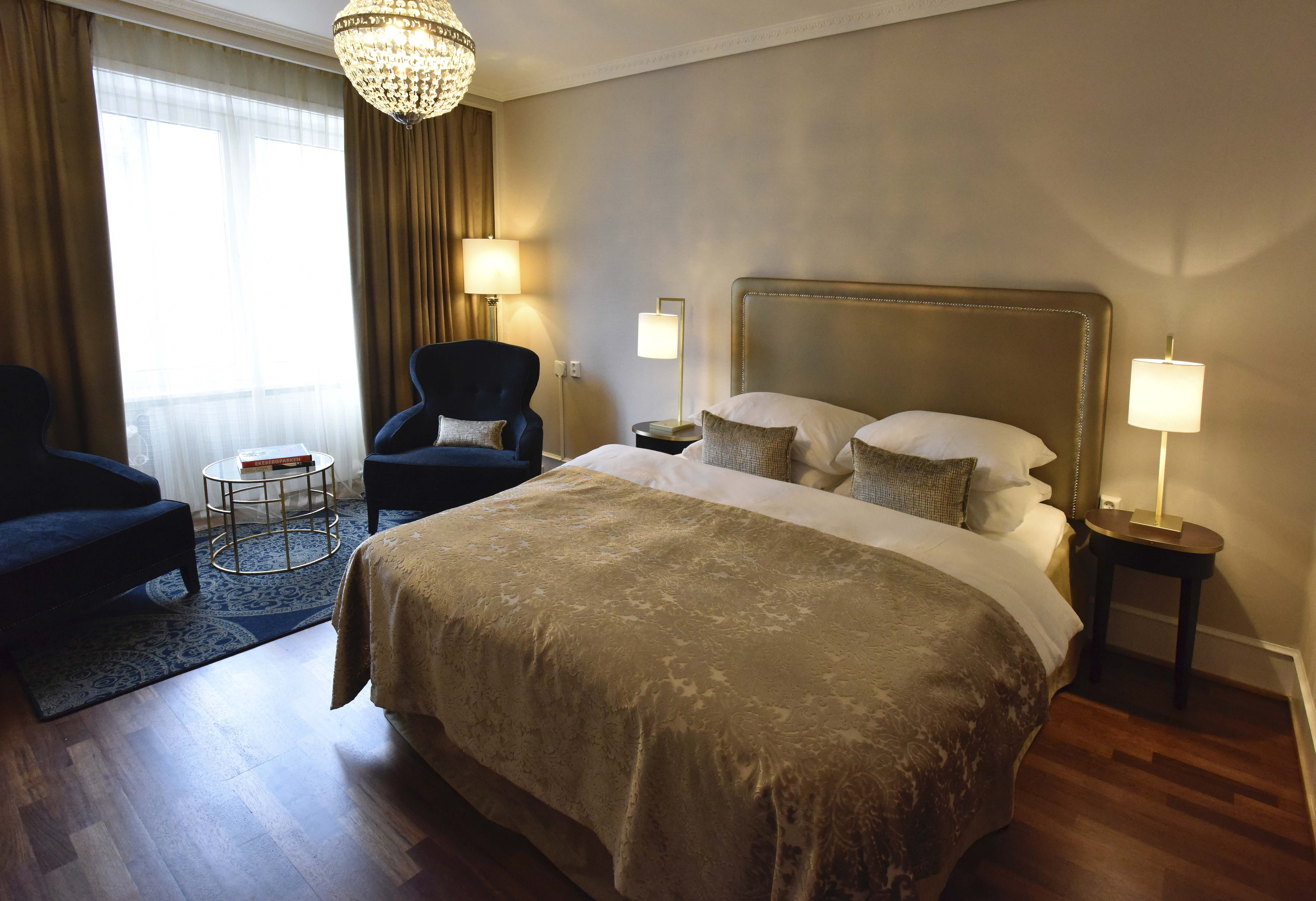 Double Queen Size Bed