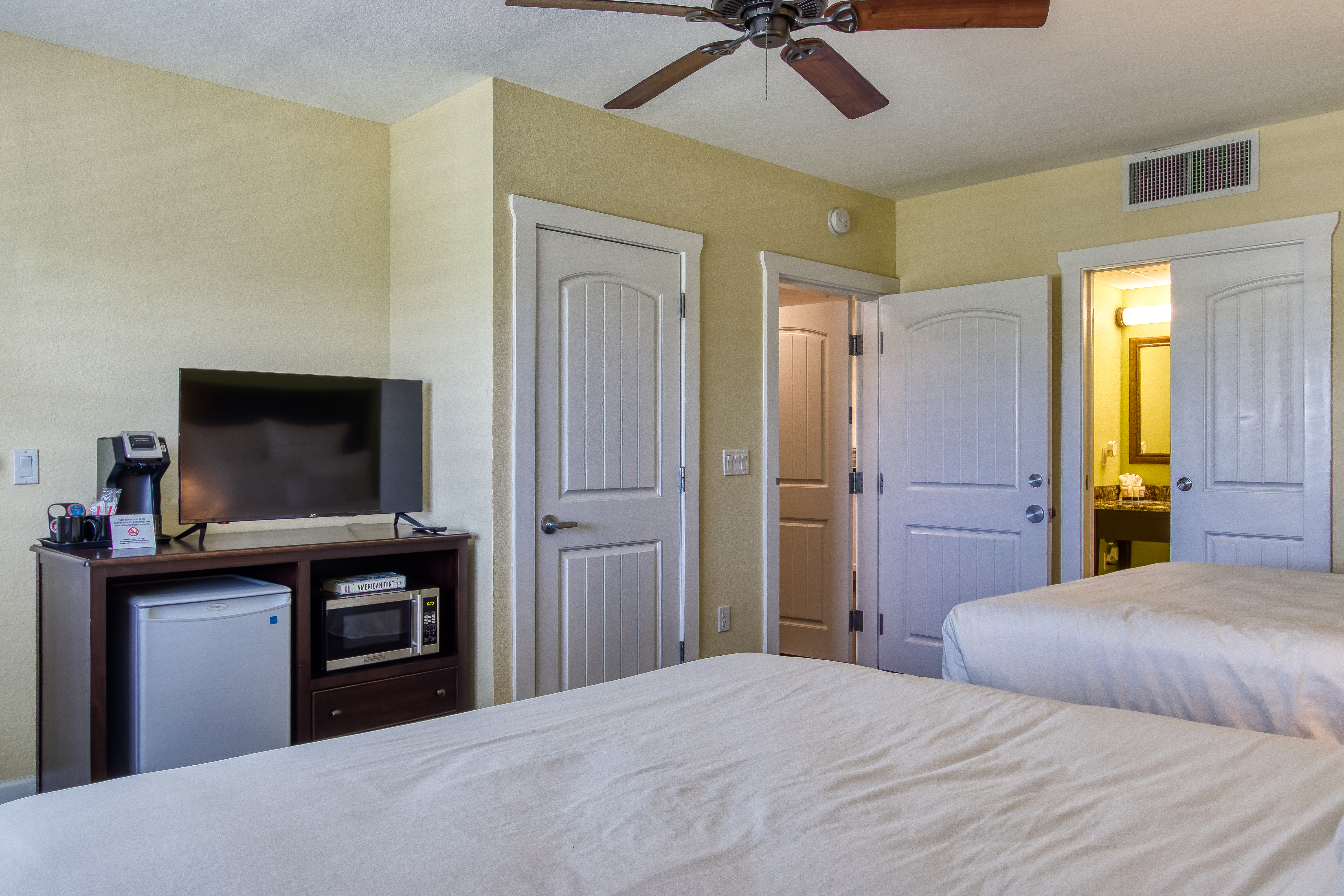 Suite Two Queen Beds One Bedroom