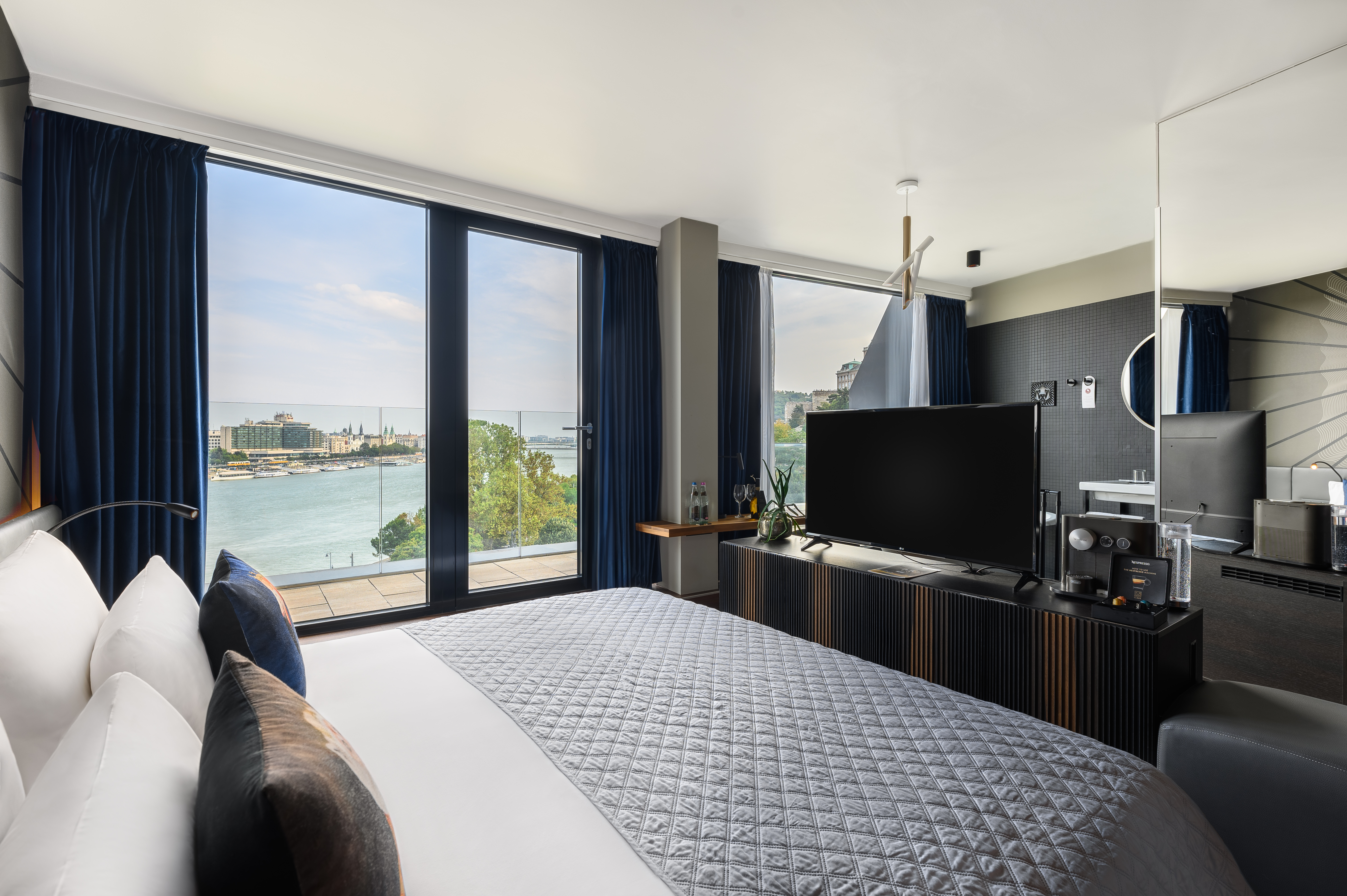 Studio King Size Bed