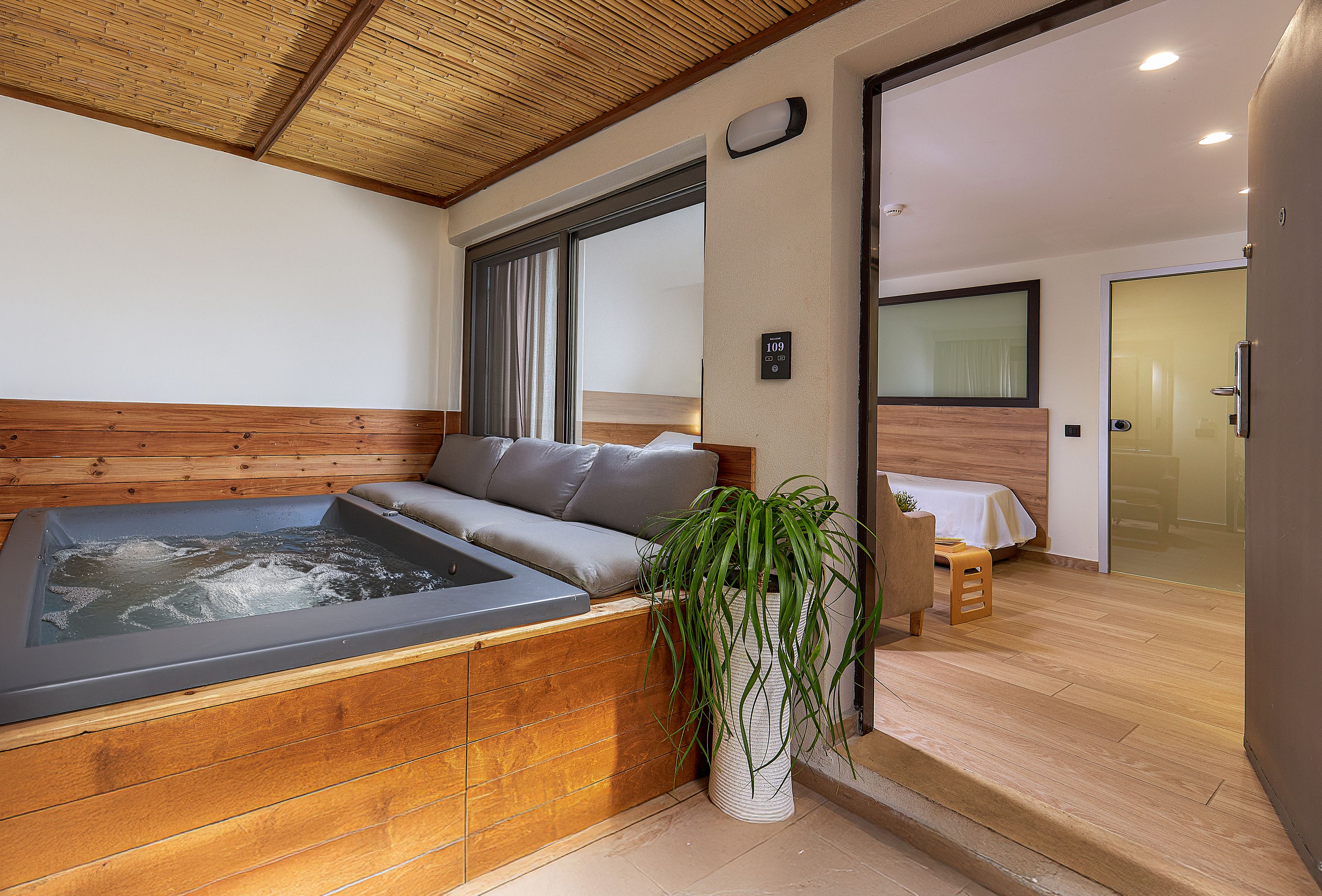 Apartment with Jacuzzi
