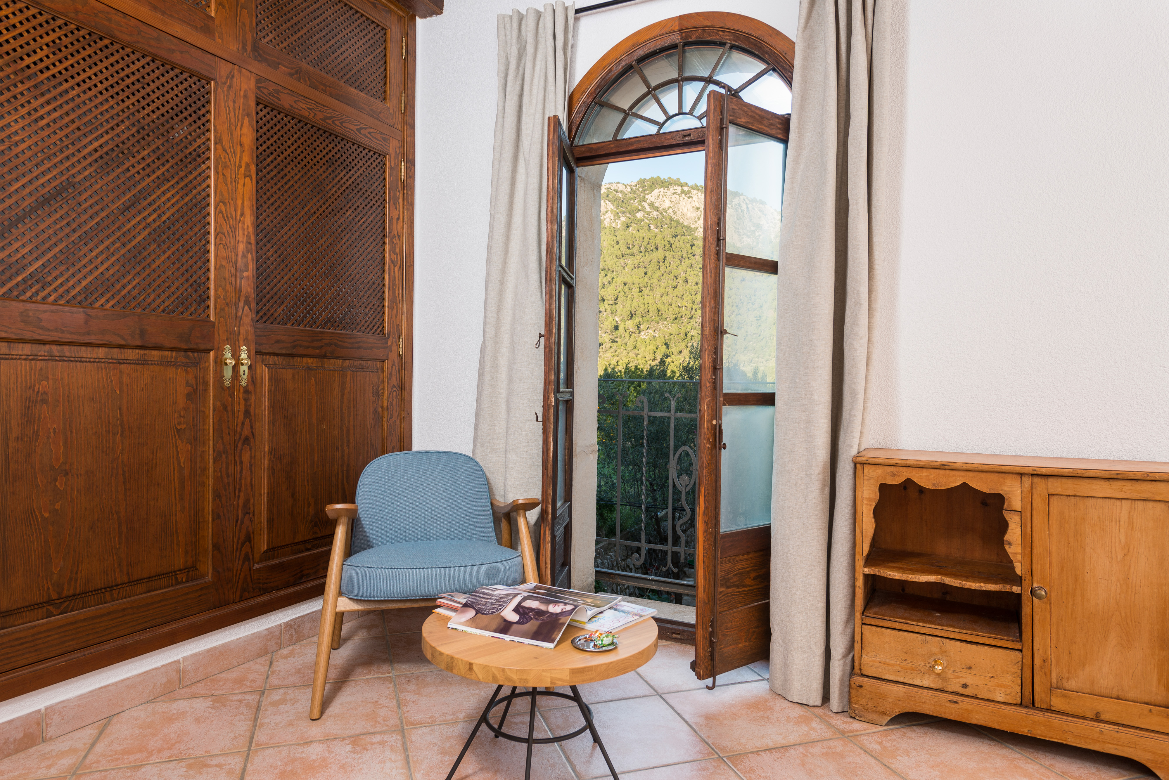 Double or Twin Mountain View