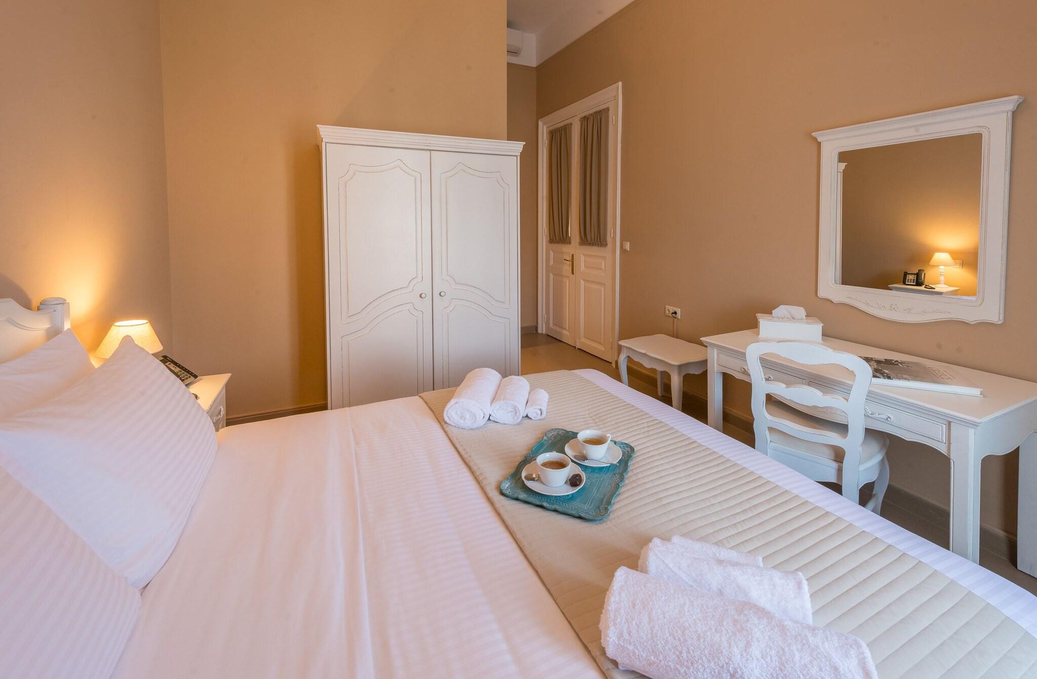 Double City View Queen Bed