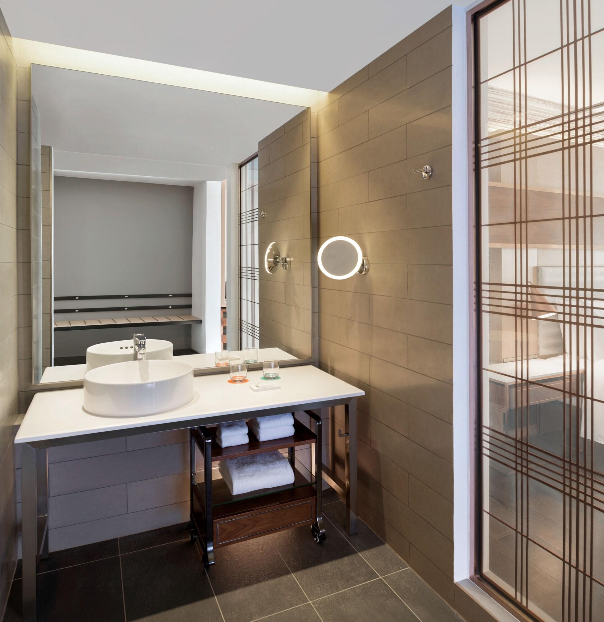 Quadruple Classic Two Queen Beds