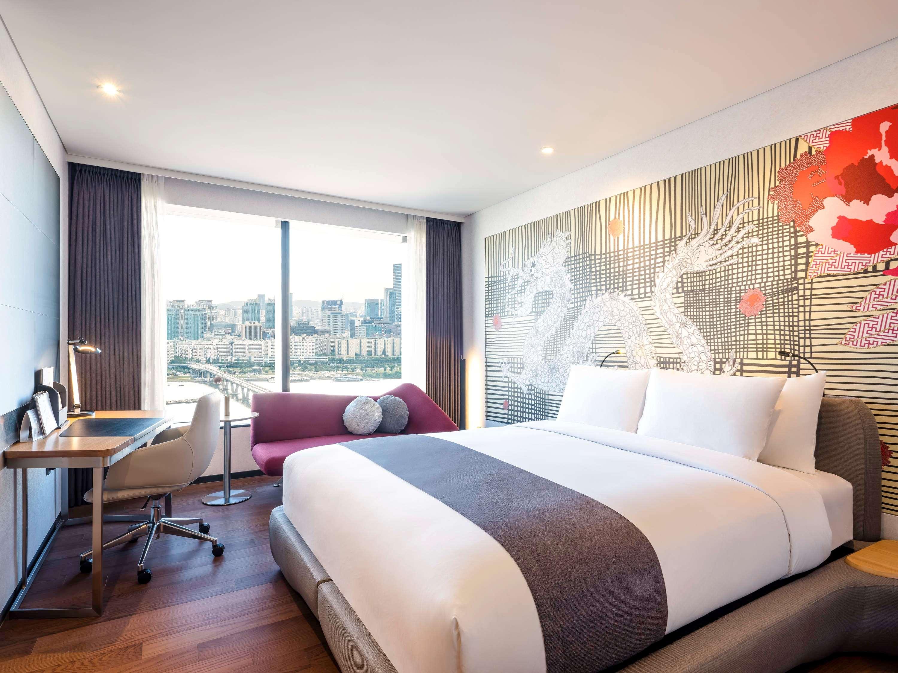 Double Executive Queen Bed