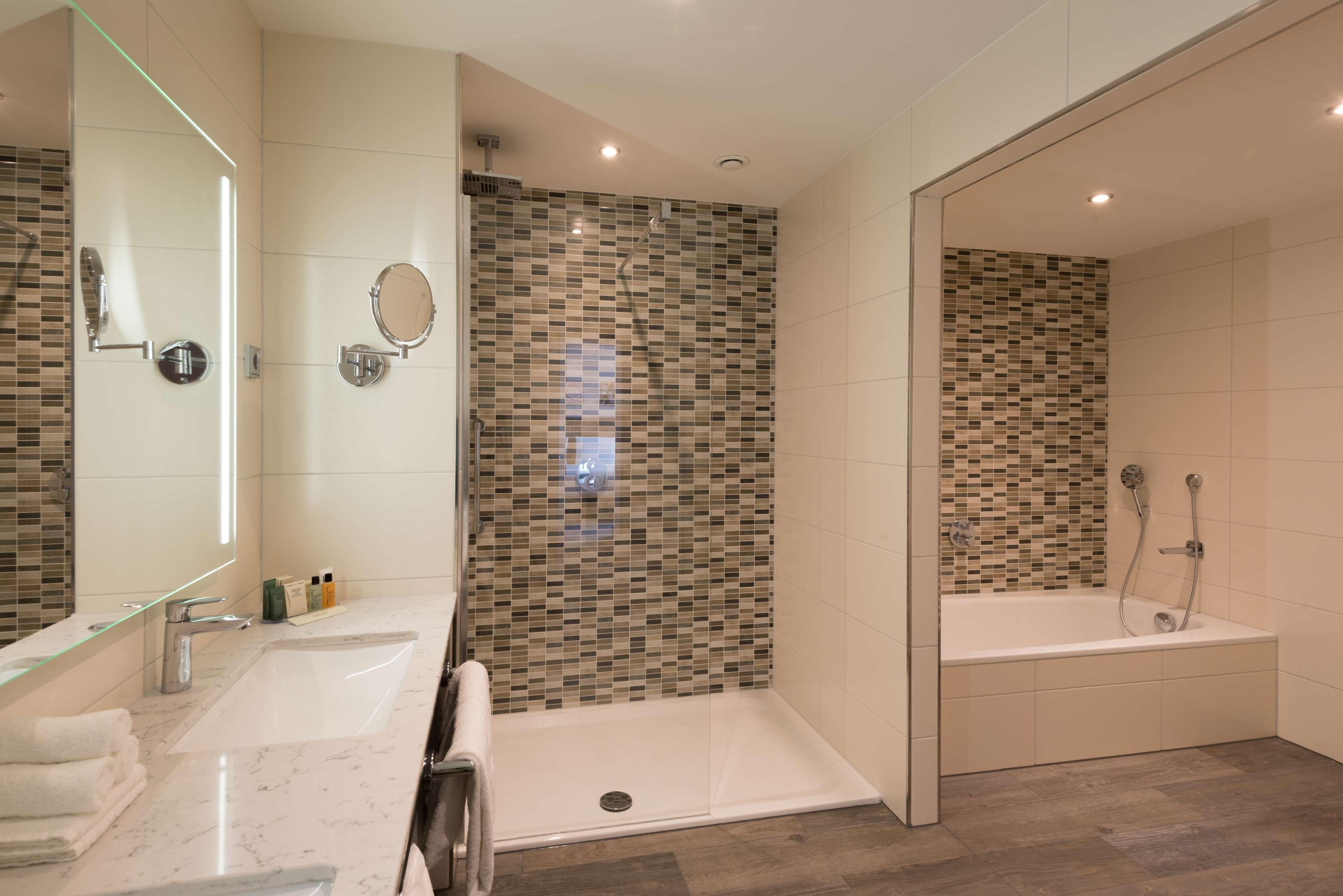 Junior Suite Queen Size Bed