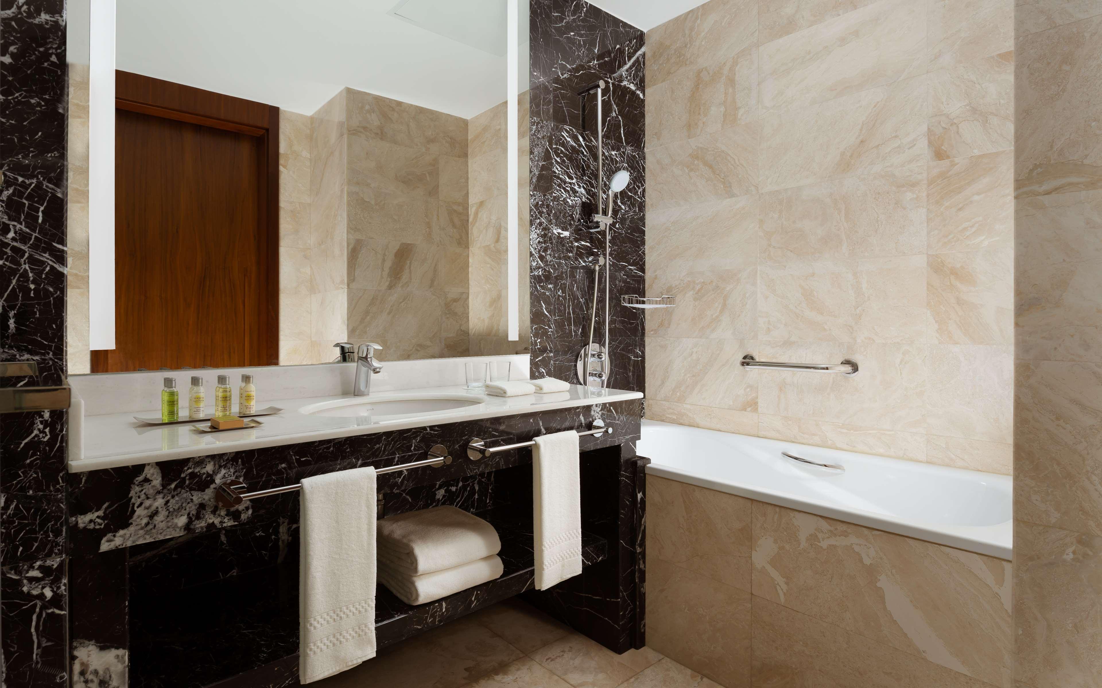 Twin Deluxe with Views