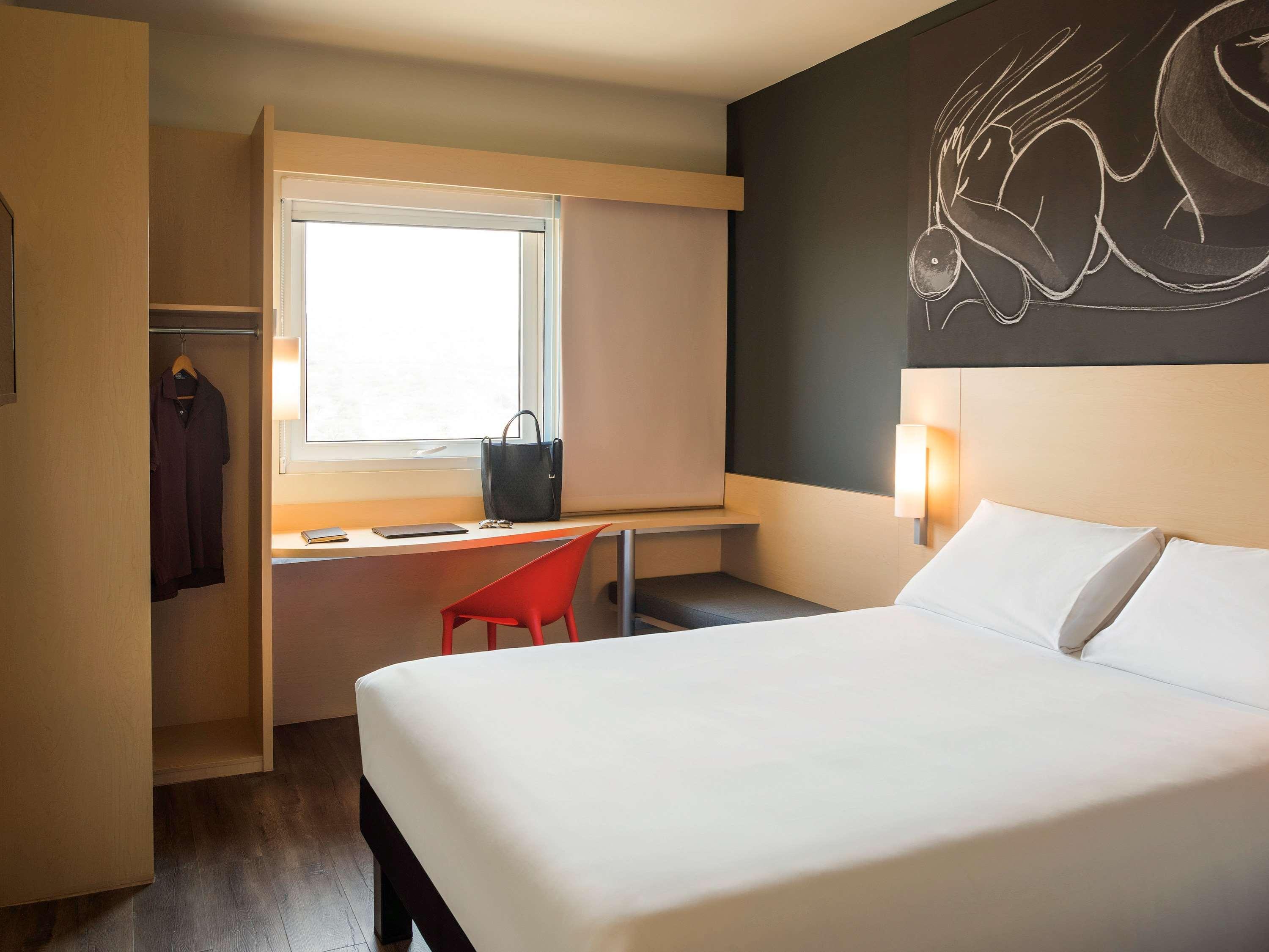 Double Queen Size Bed