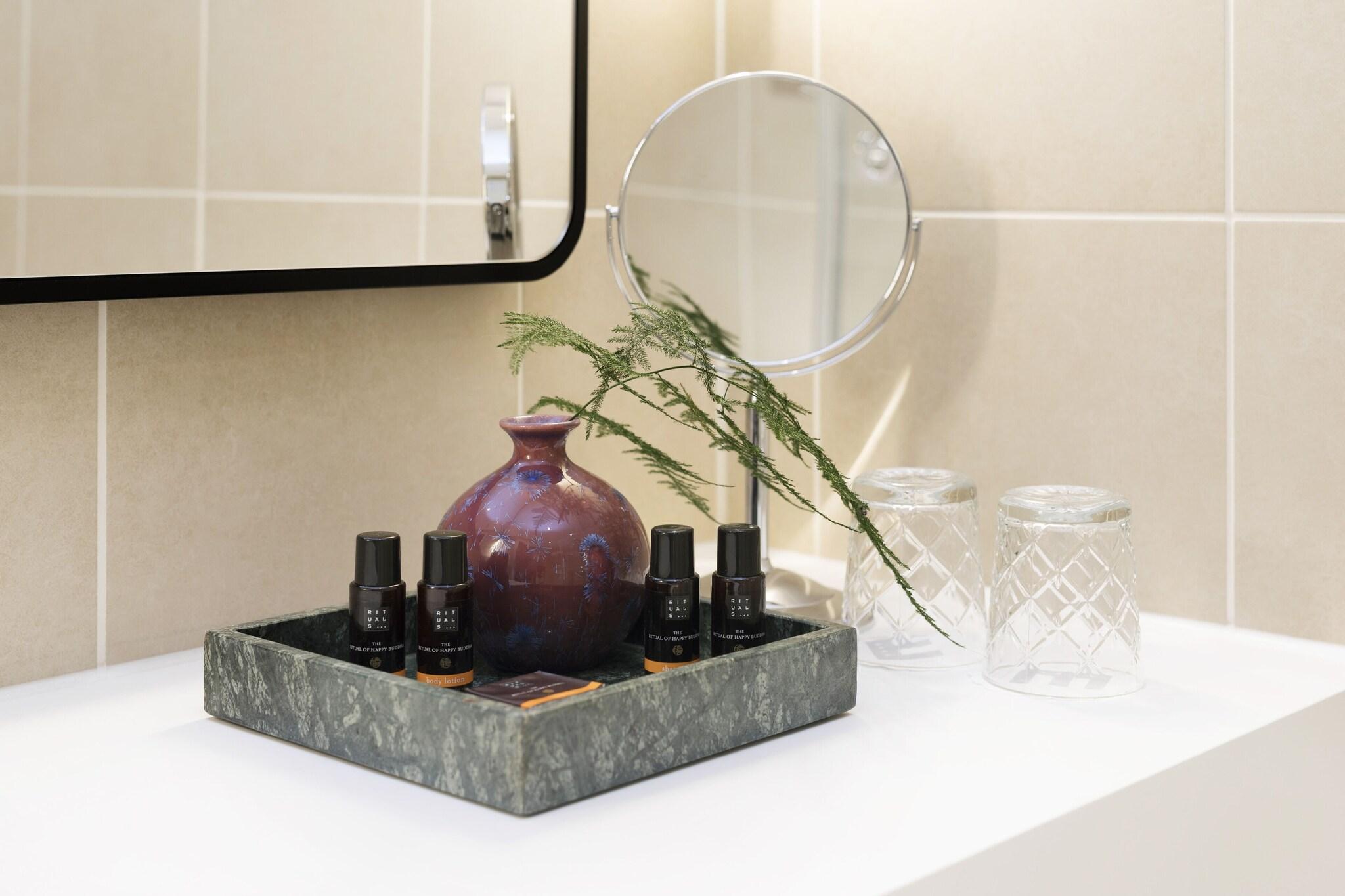 Double Deluxe King Bed