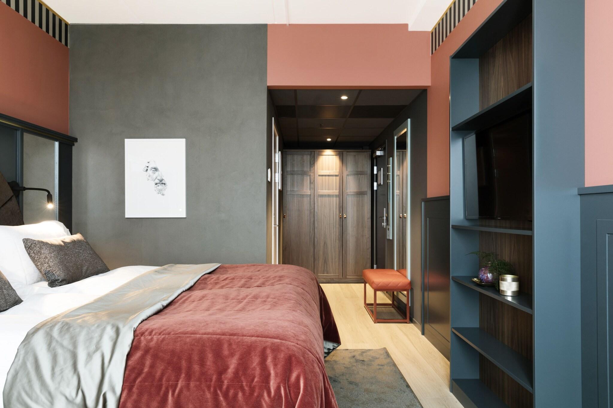 Double Deluxe King Bed