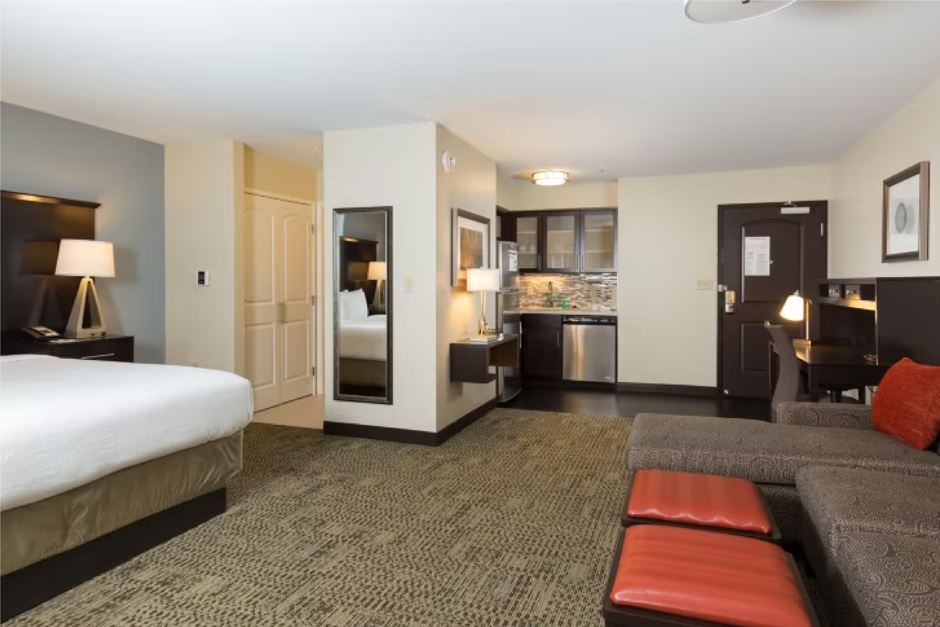 Suite Accessible King Size Bed