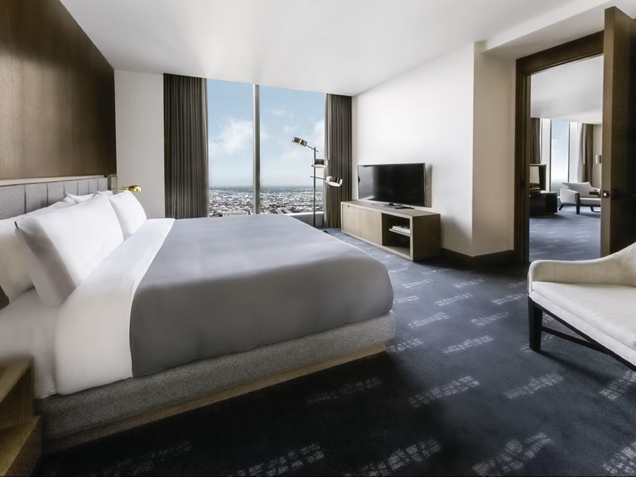 Suite Club City View