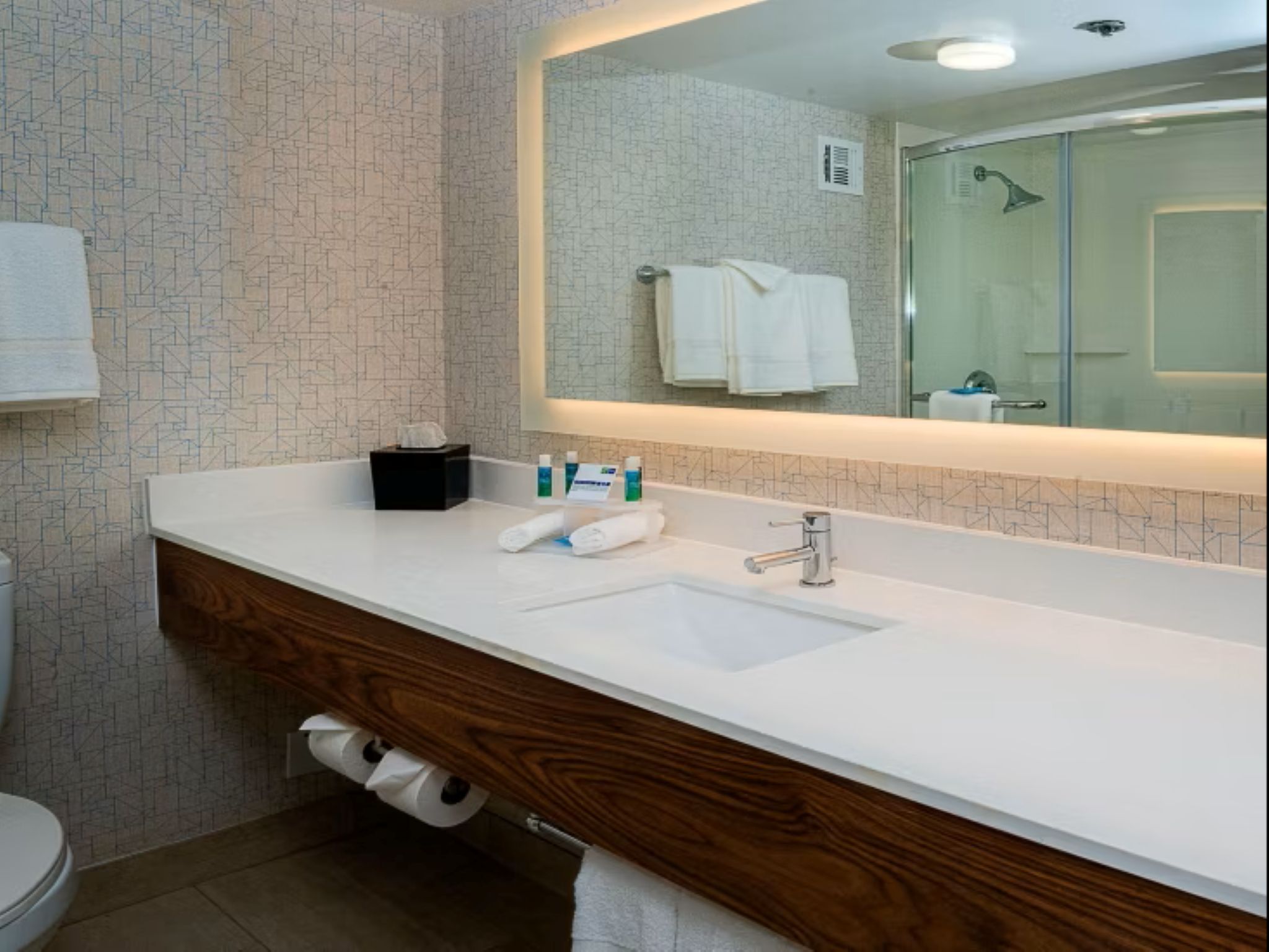 Suite Pool View King Bed