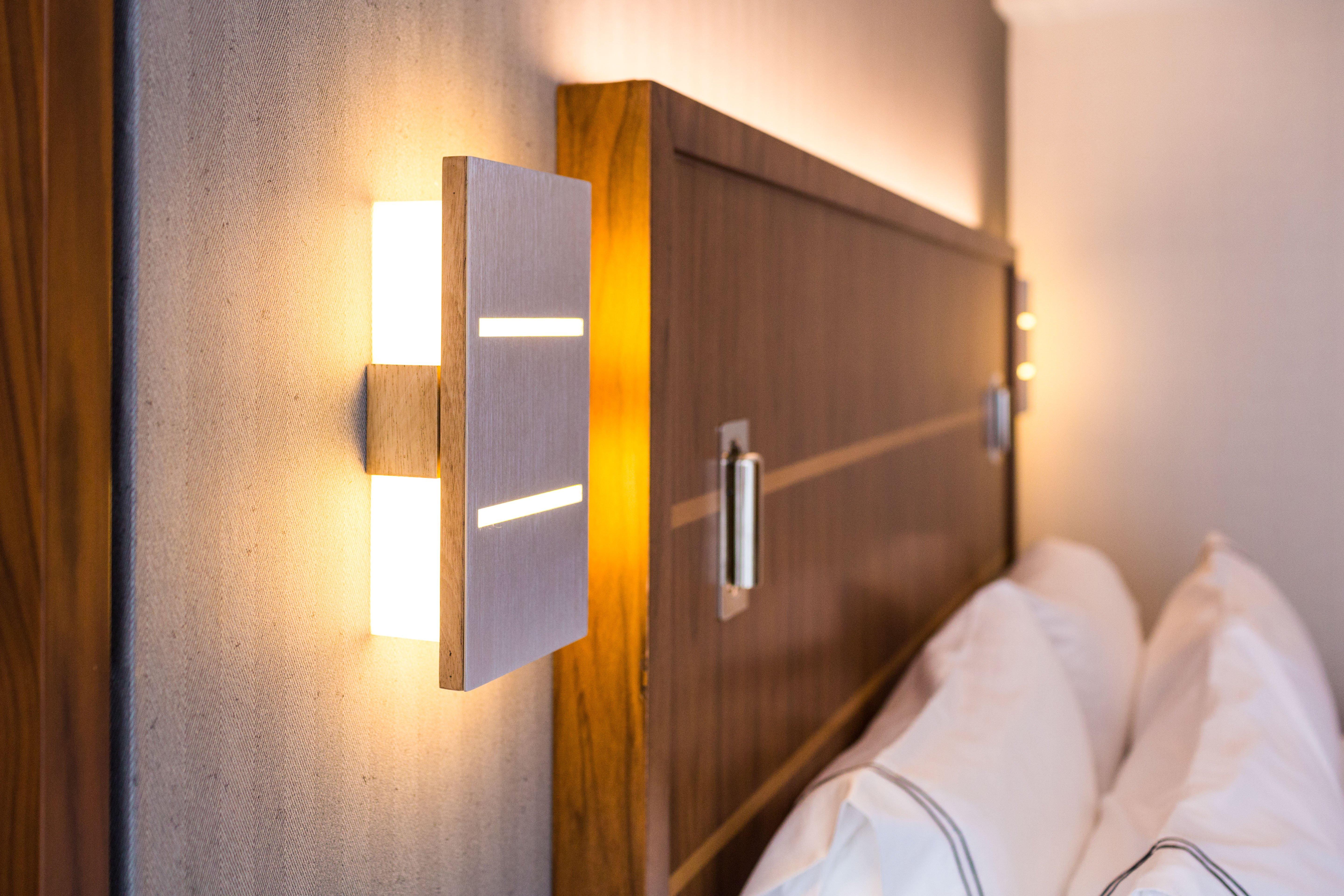 Suite Accessible King Size Bed