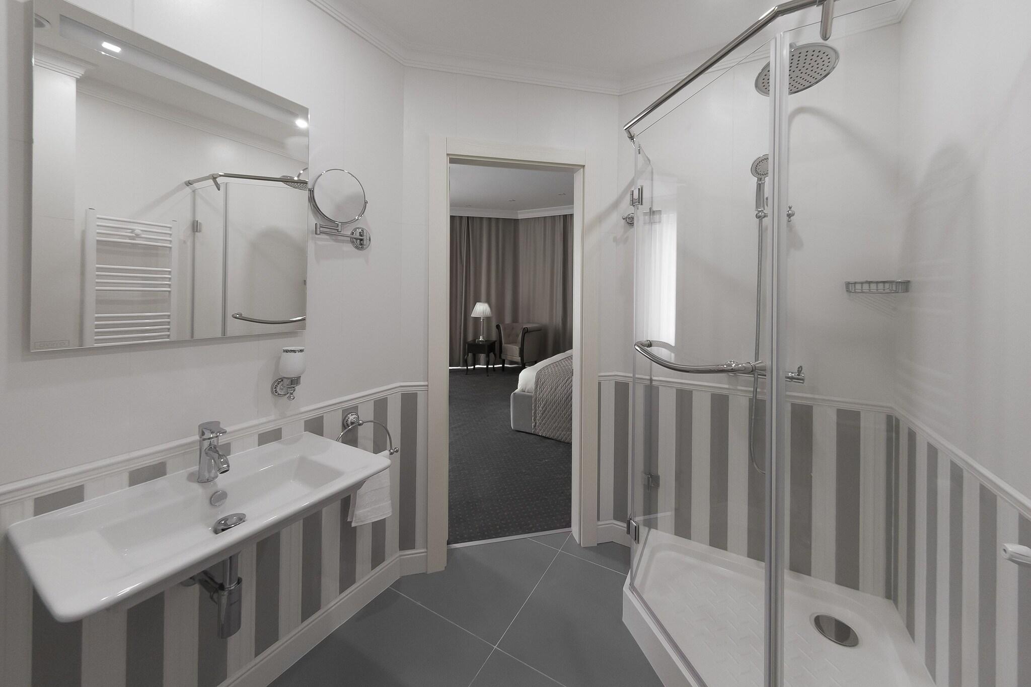 Double Deluxe King Bed