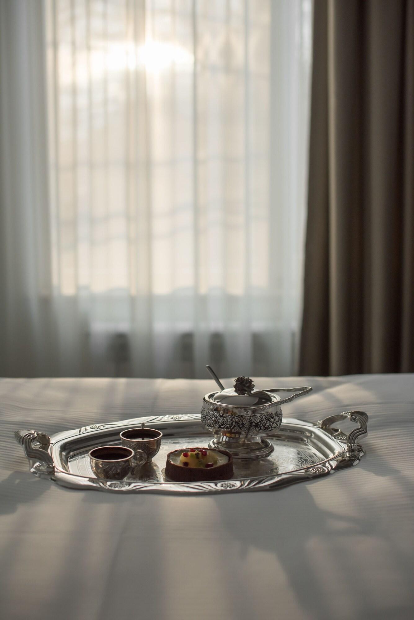 Double Deluxe King Bed