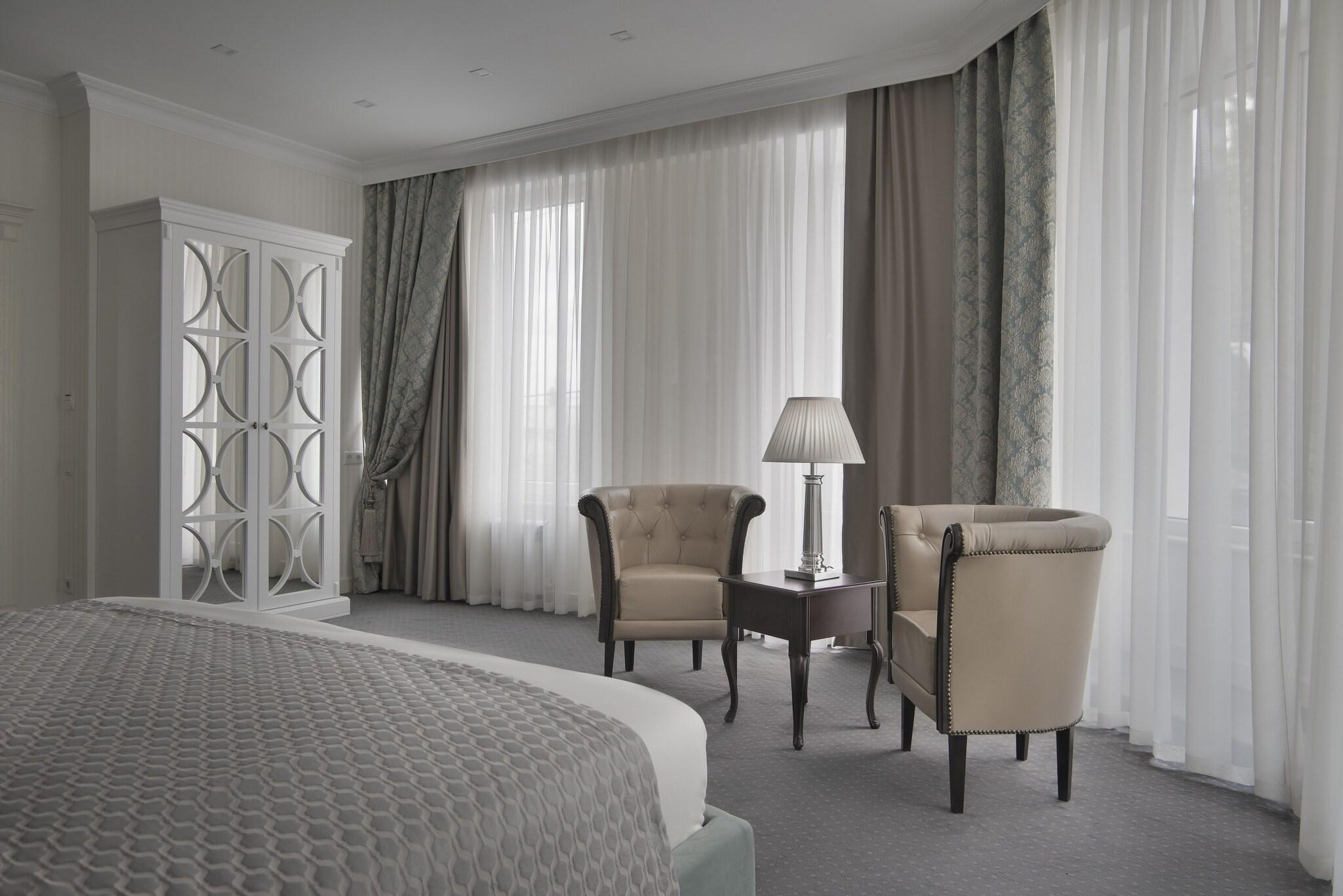 Double Deluxe King Bed