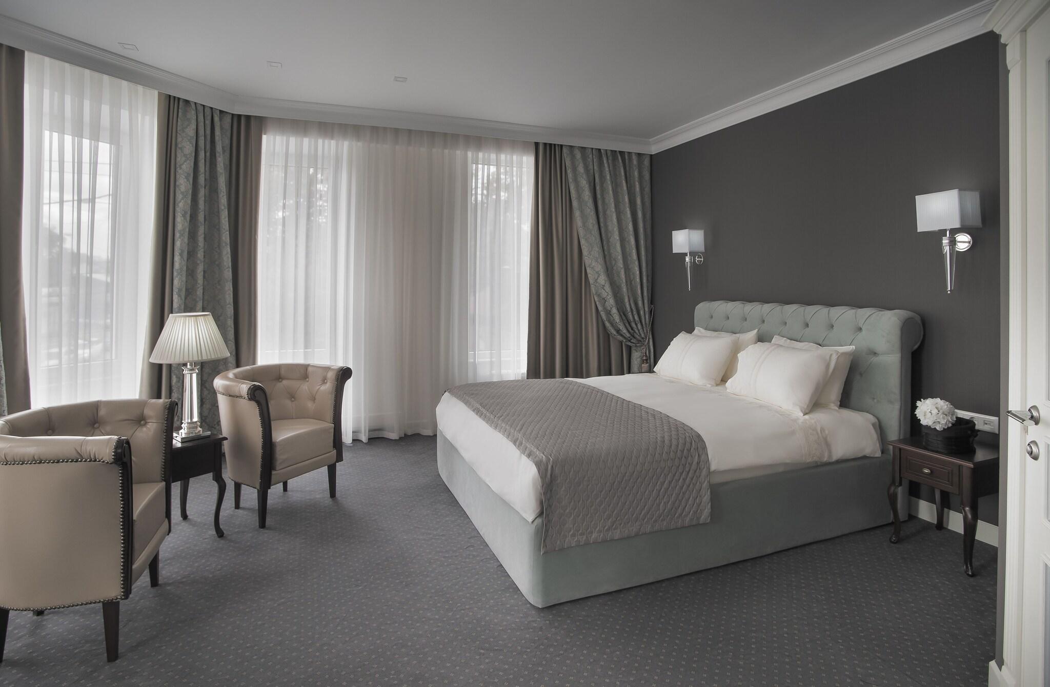 Double Deluxe King Bed