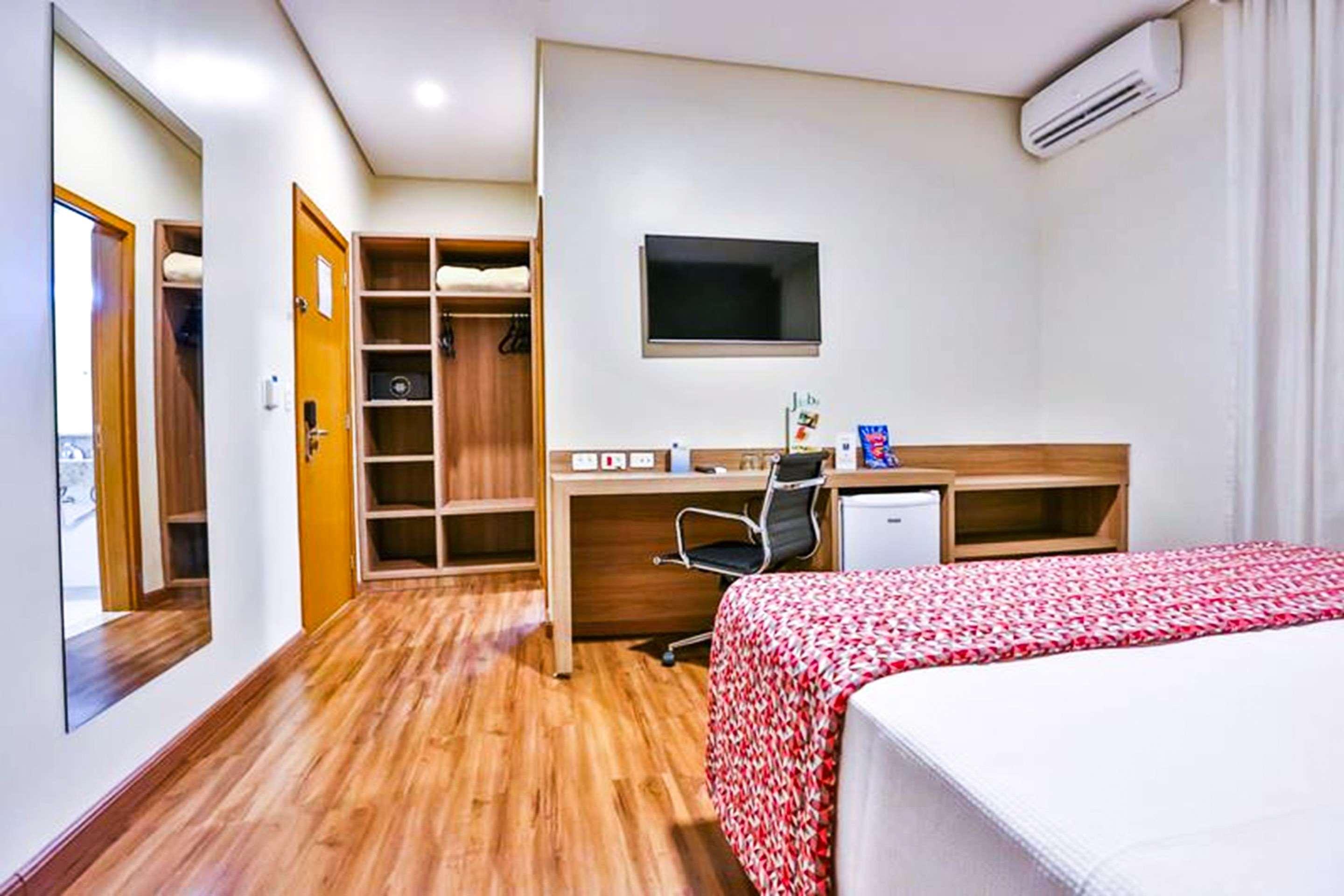 Double Queen Bed Non Smoking