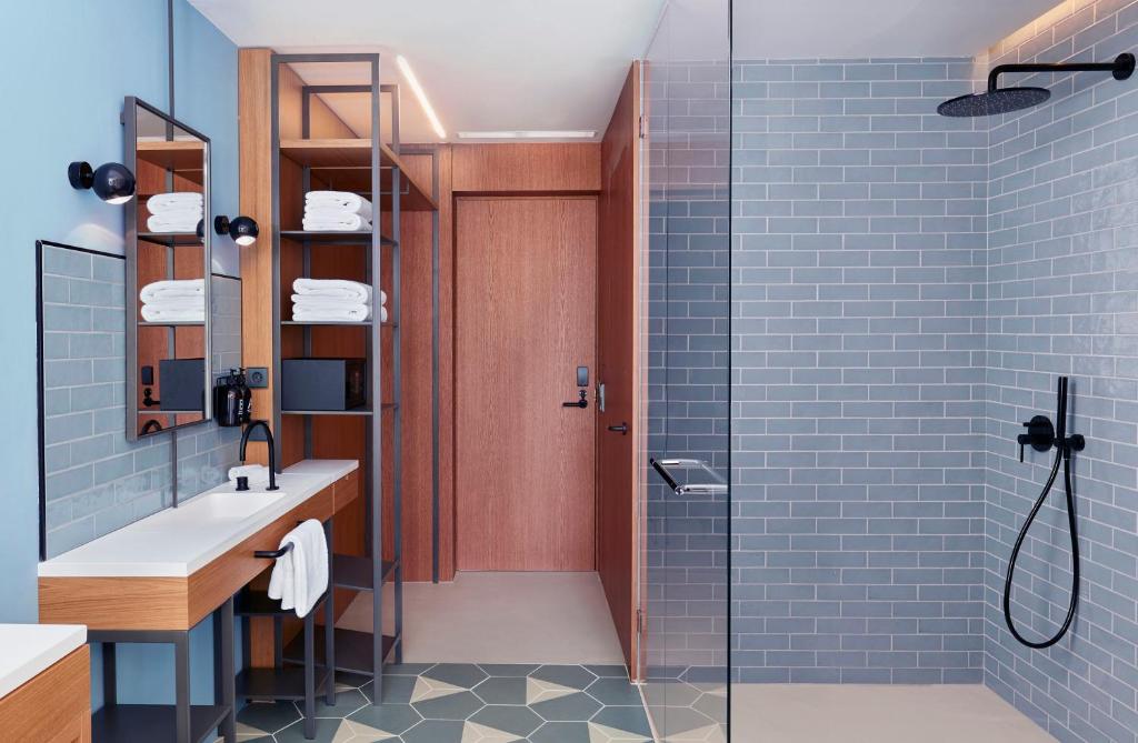 Double or Twin Standard