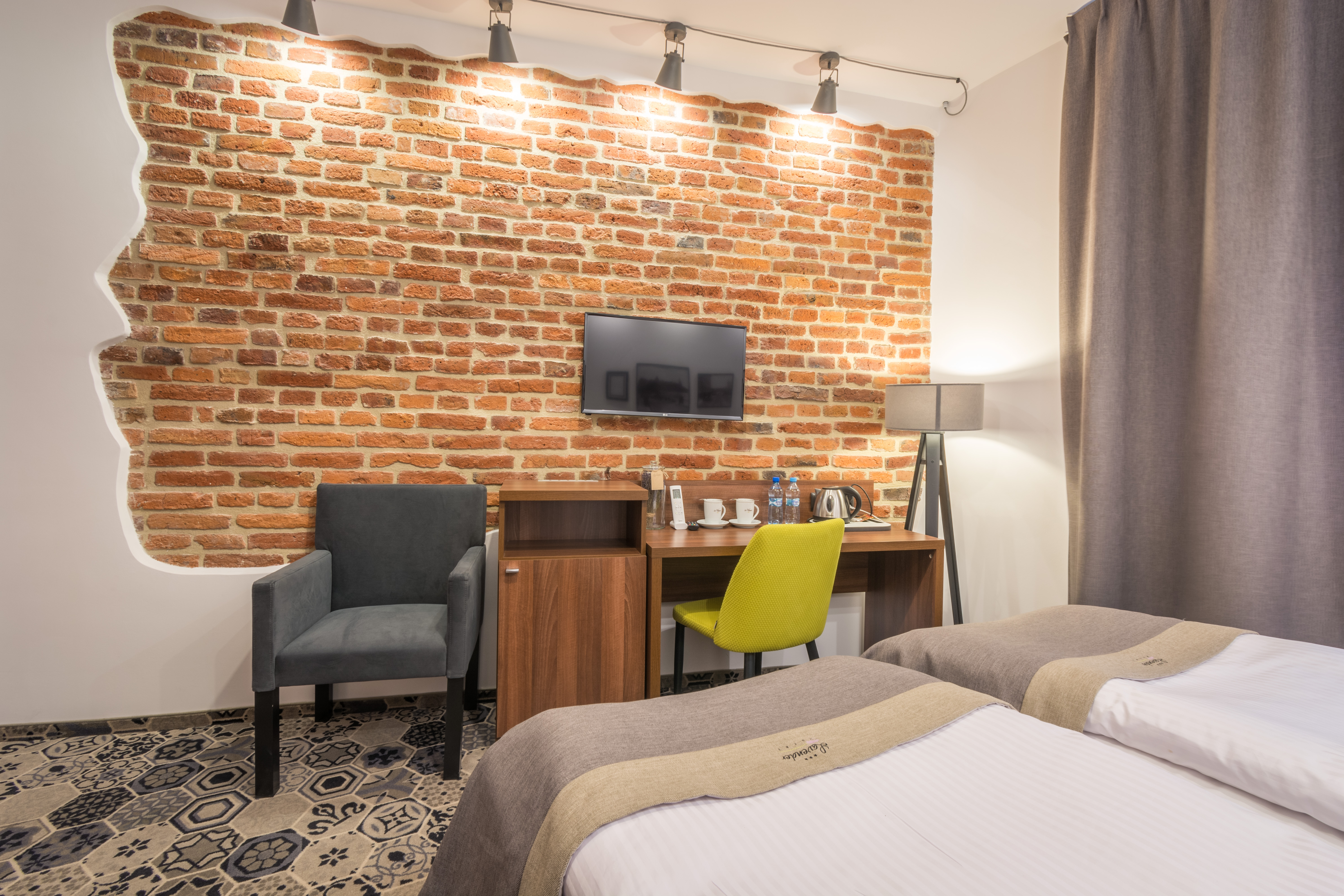 Double or Twin Standard