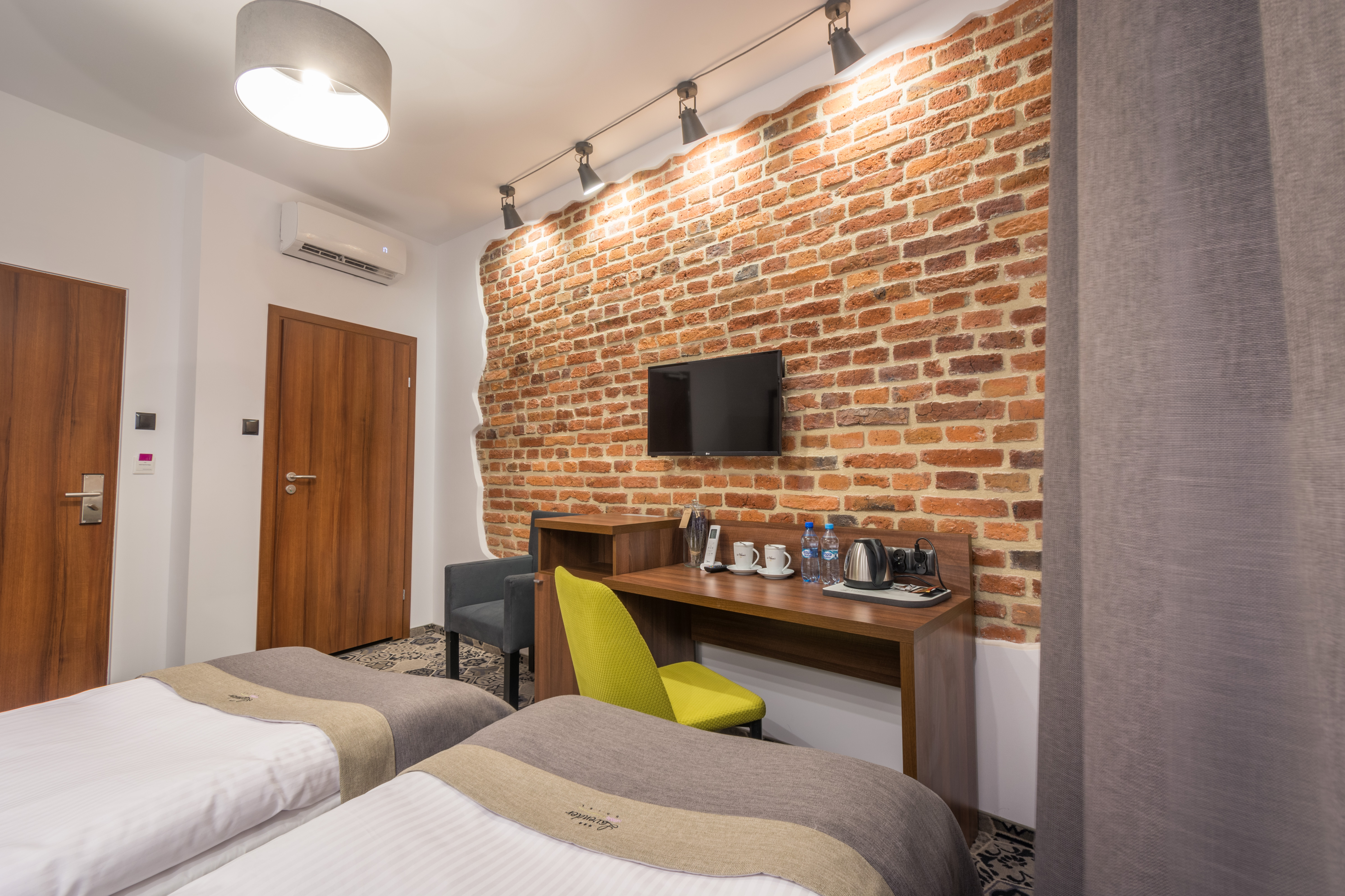 Double or Twin Standard