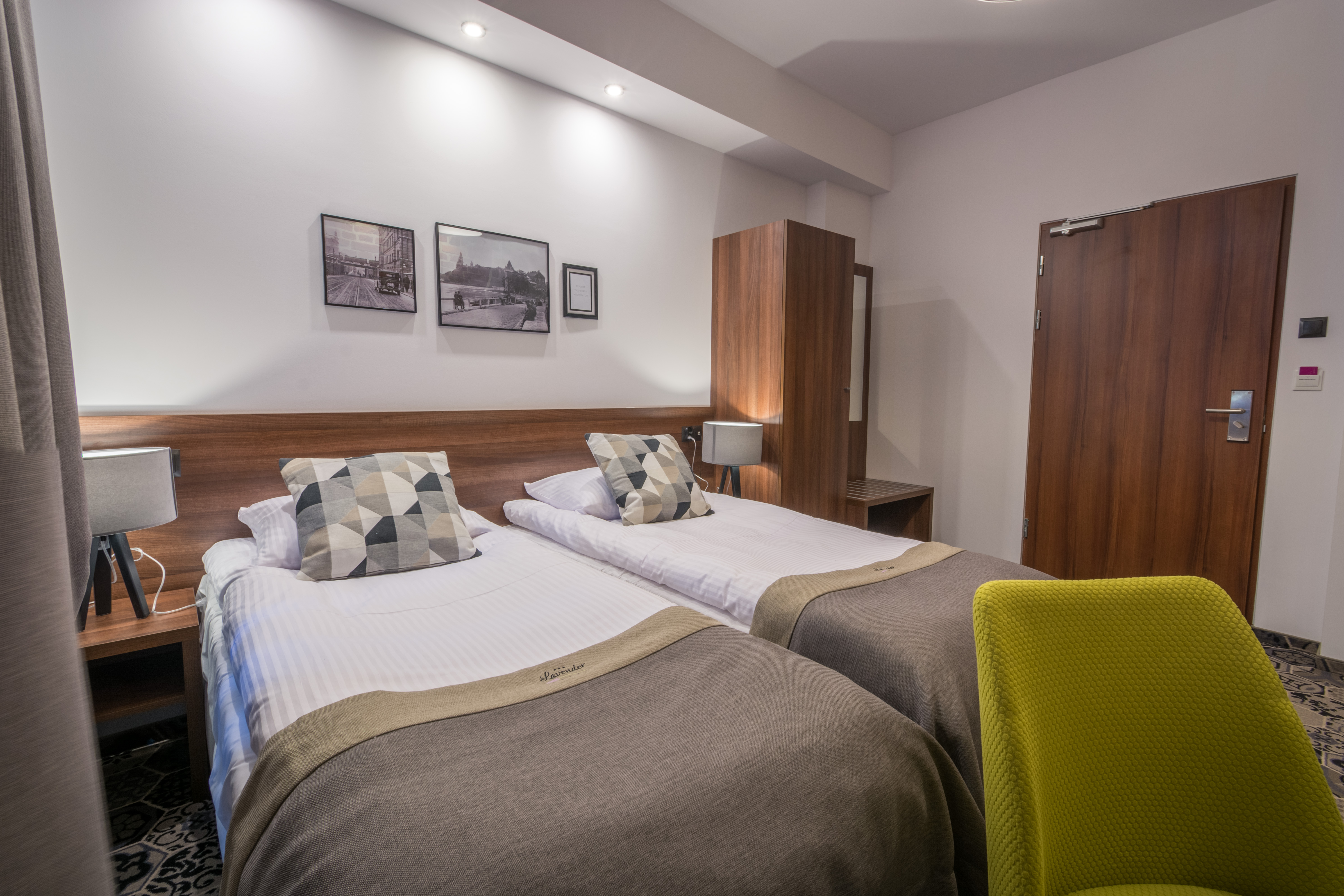 Double or Twin Standard