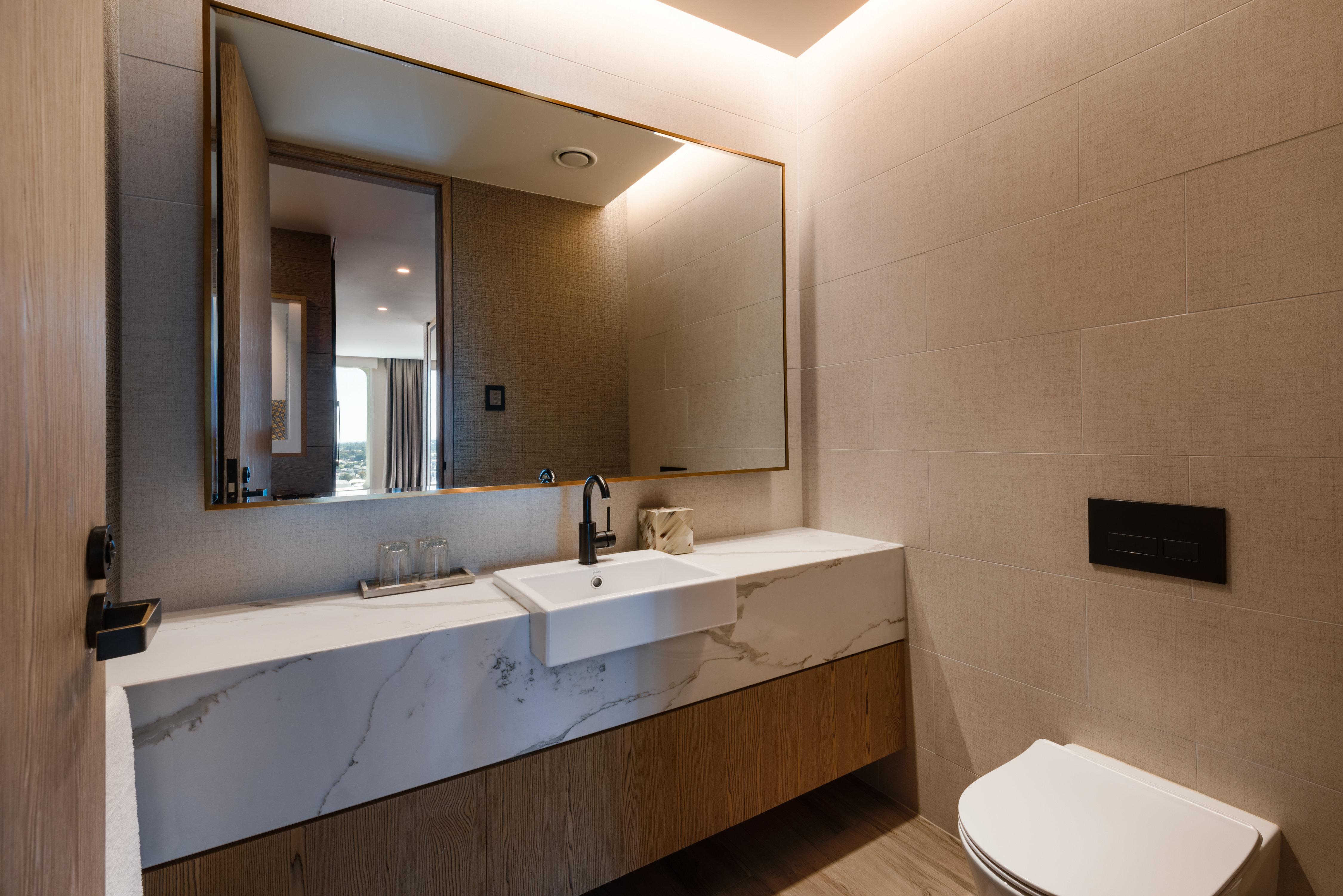 Junior Suite City View King Bed