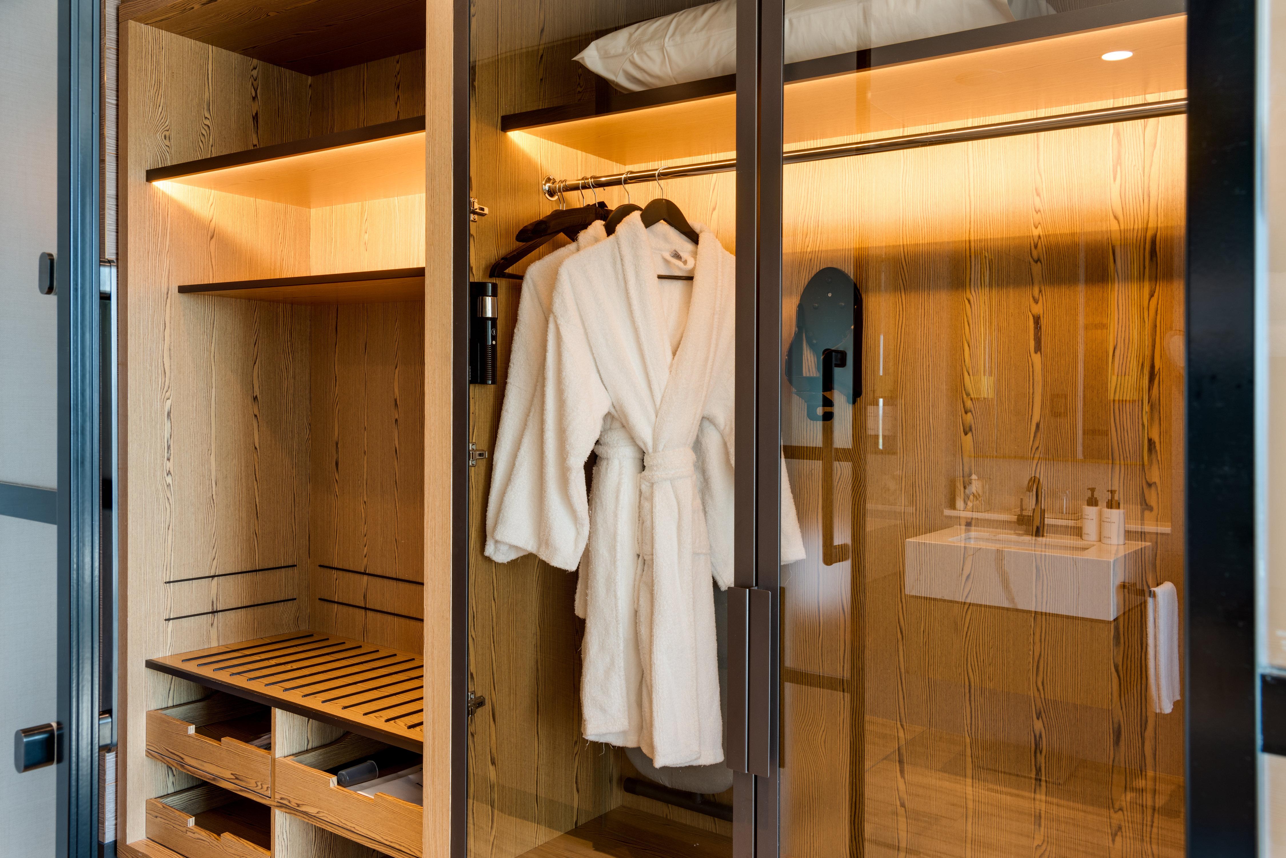 Junior Suite City View King Bed