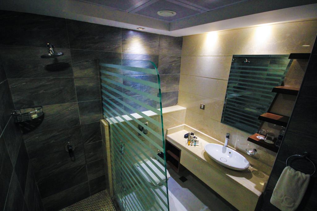 Double Deluxe King Bed