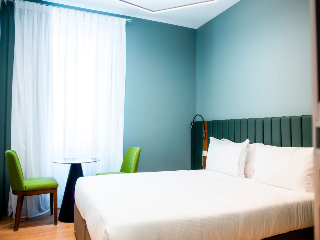 Double Deluxe King Bed