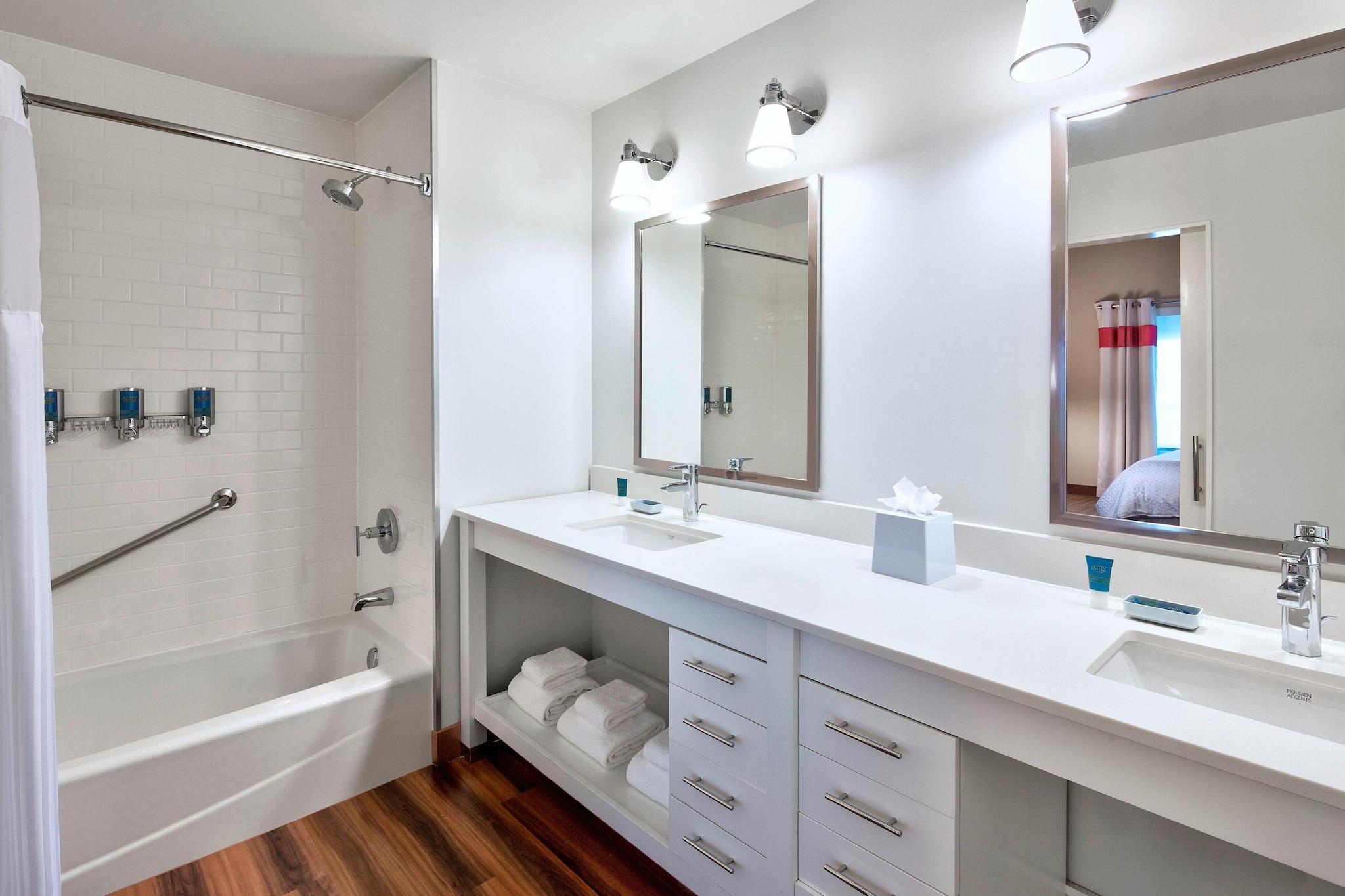 Suite Two Queen Beds One Bedroom