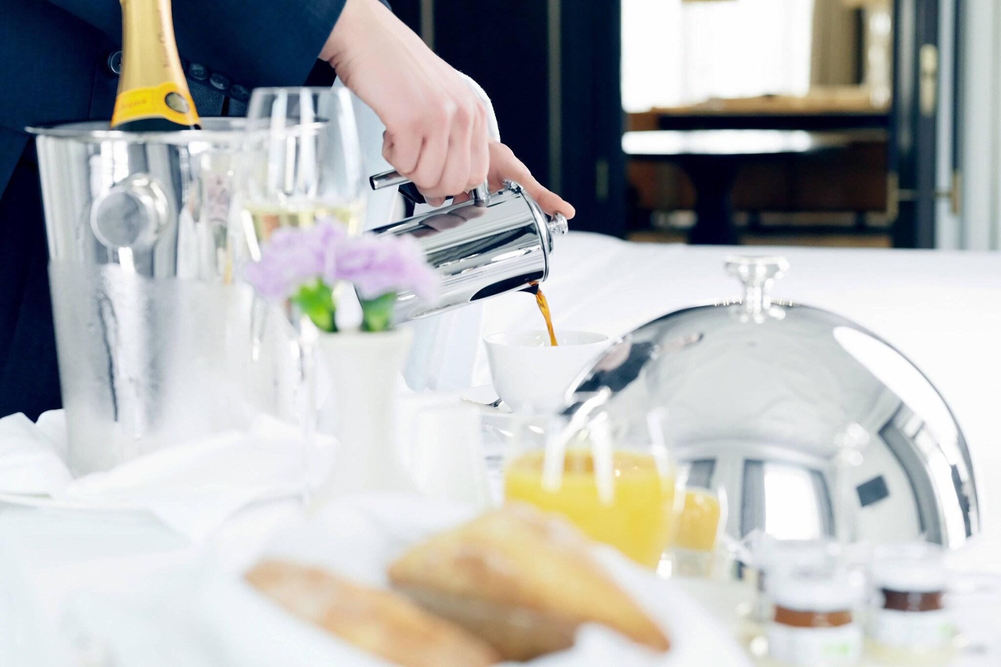 Double Deluxe King Bed