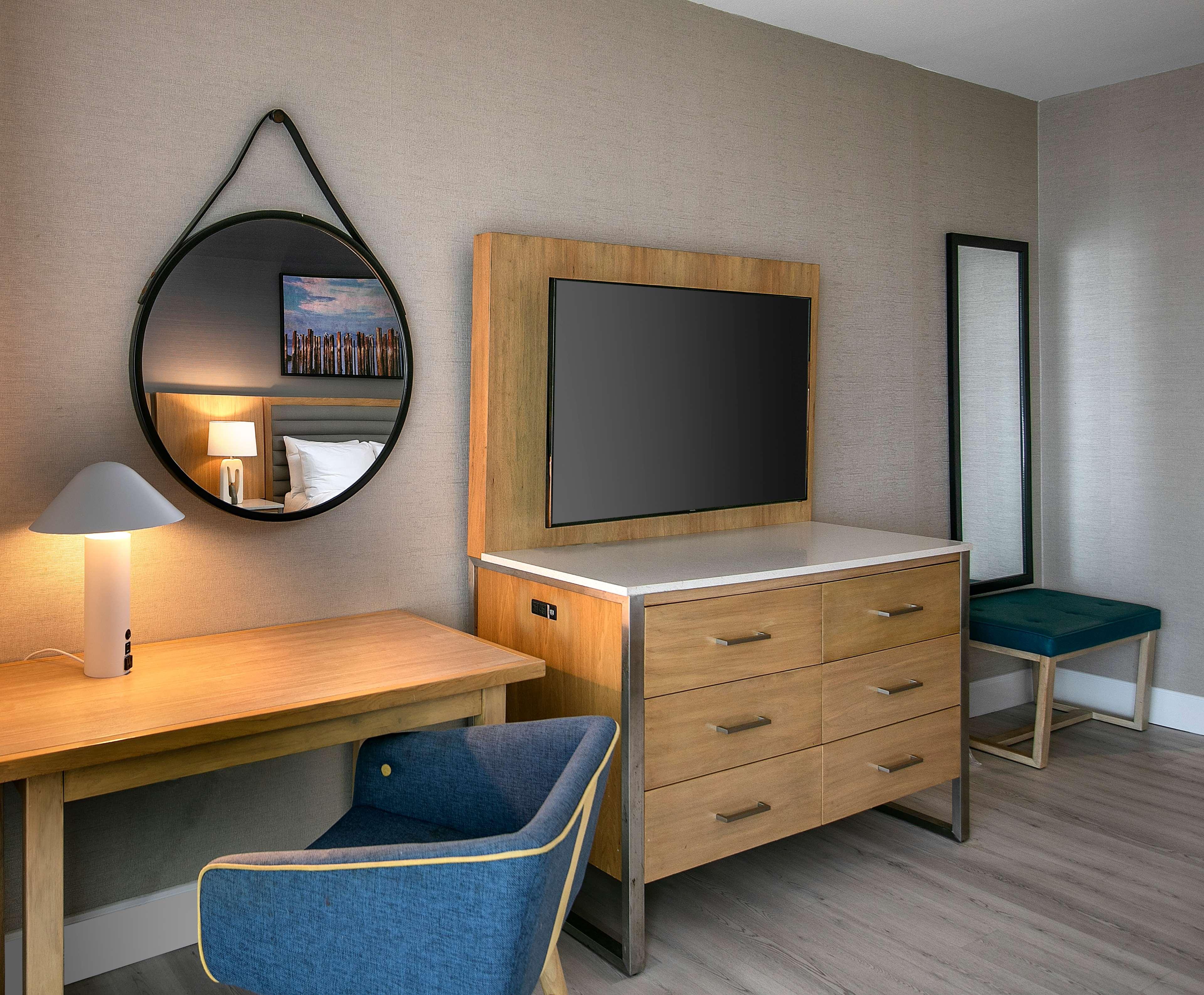 Double Deluxe Queen Bed