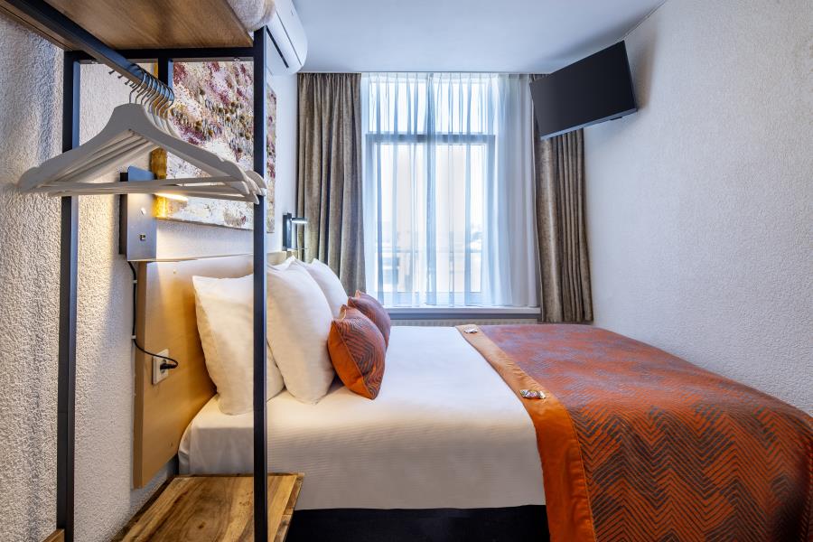 Double or Twin with Shared Bathroom