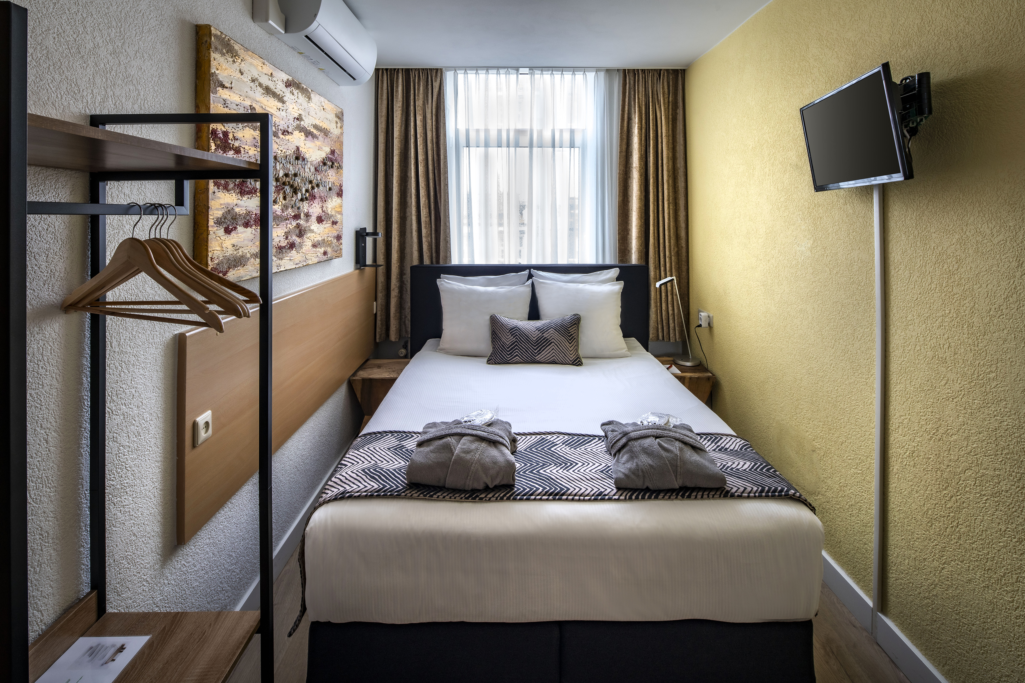 Double or Twin with Shared Bathroom